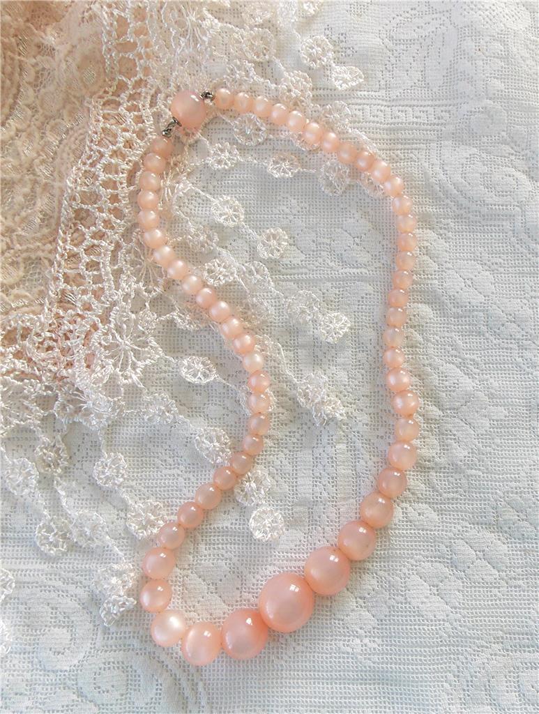 GORGEOUS 1960’s PINK MOONGLOW GRADUATED BEAD 16″ NECKLACE w/HIDDEN SLIDE CLASP