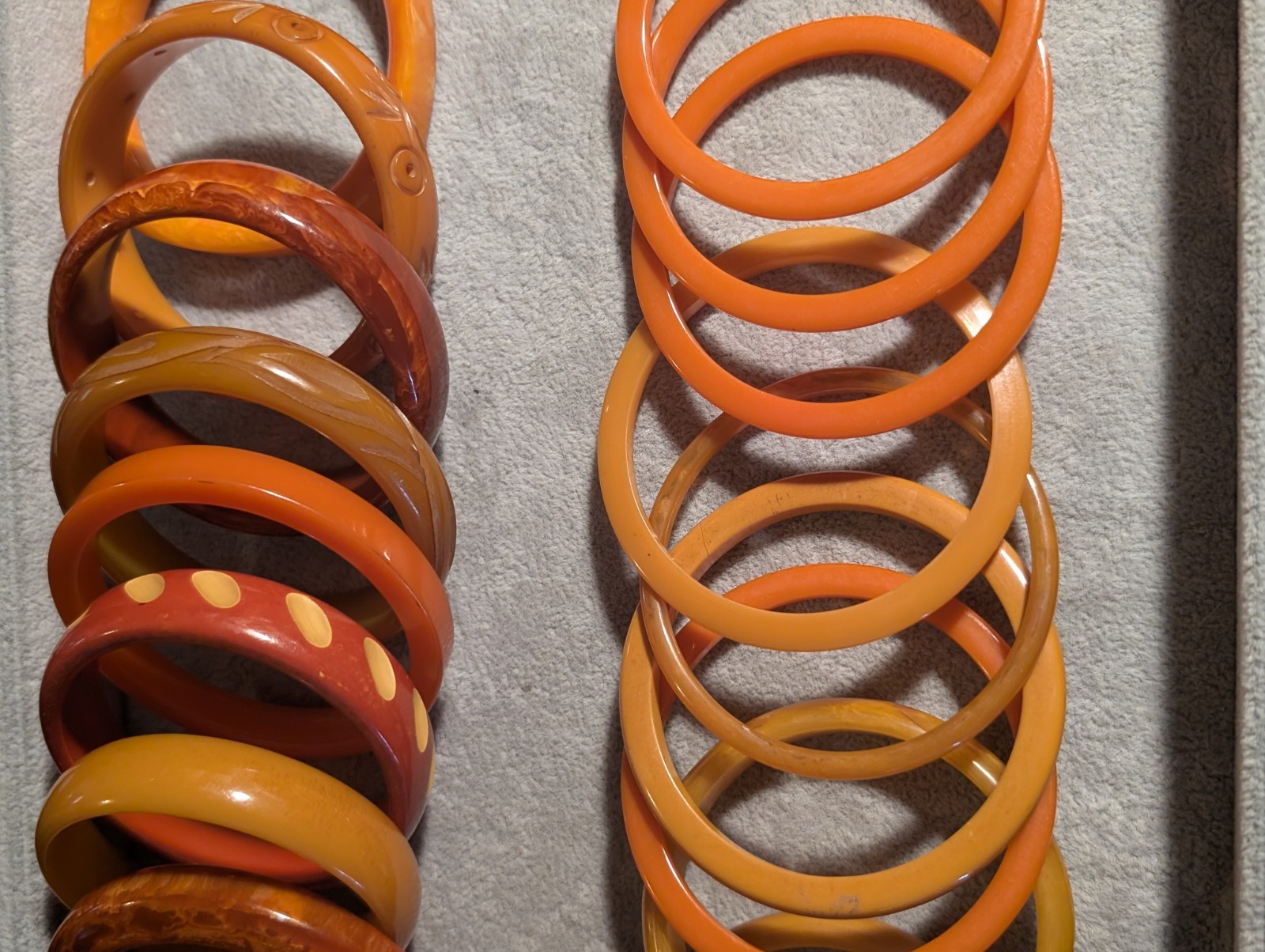 20 Vintage Bakelite Orange Bracelets! Carved – End Of The Day – Awesome Lot!