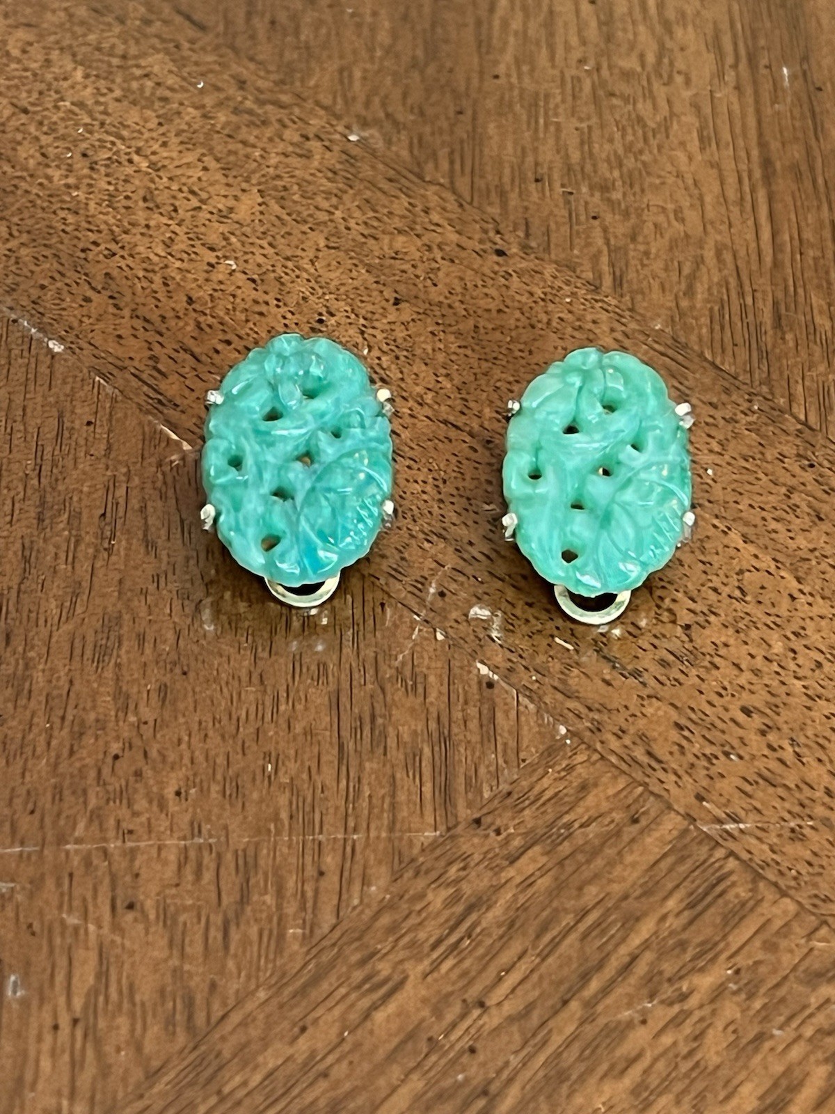 Vintage Marvella Faux Jade Green Cabochon Stud Earrings Gold Tone Signed Nice!