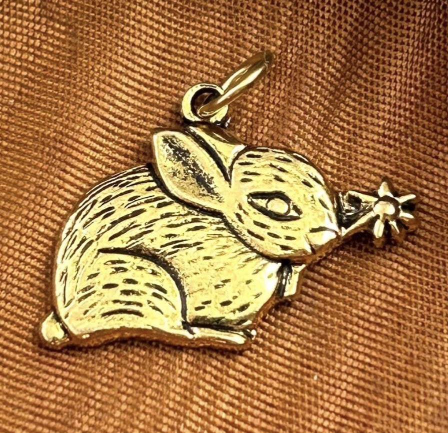 Vintage Charm Rabbit Necklace Pendant Bunny Flower Gold Tone Vintage Jewelry