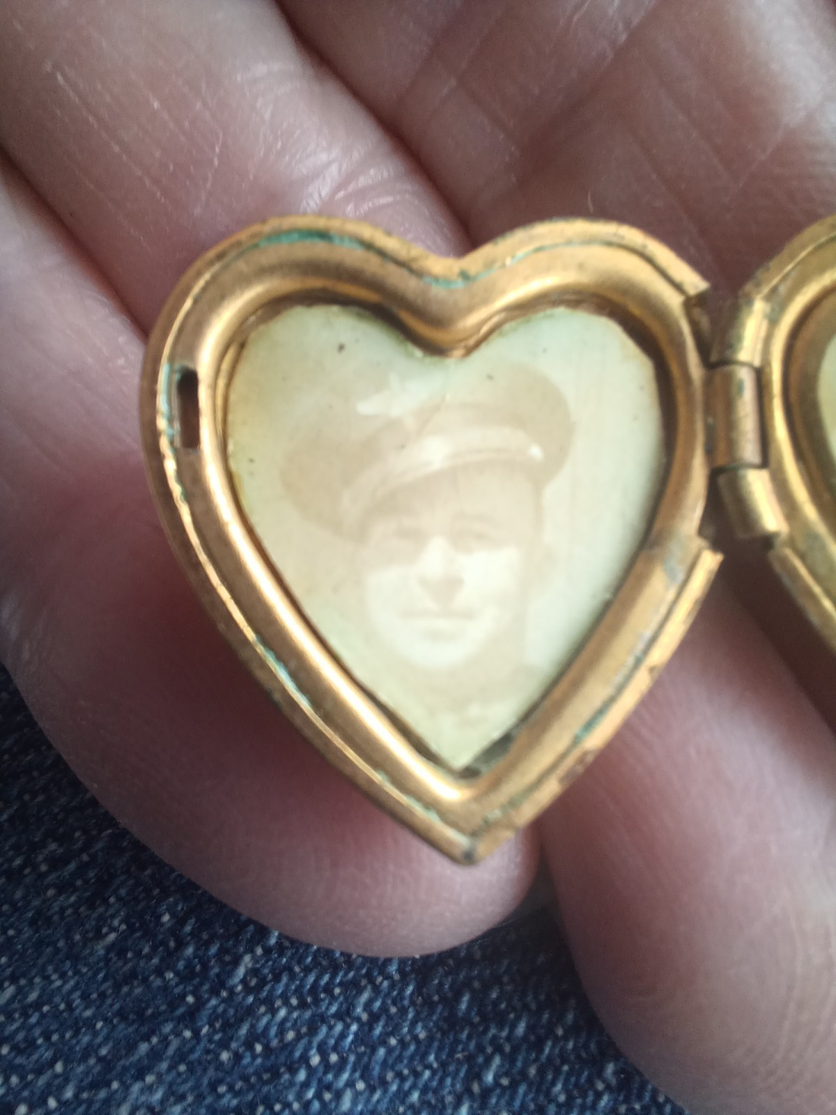 VINTAGE SWEETHEART MOP US ARMY AIR CORP WW2 GOLD FILLED HEART LOCKET w/PHOTO LOT