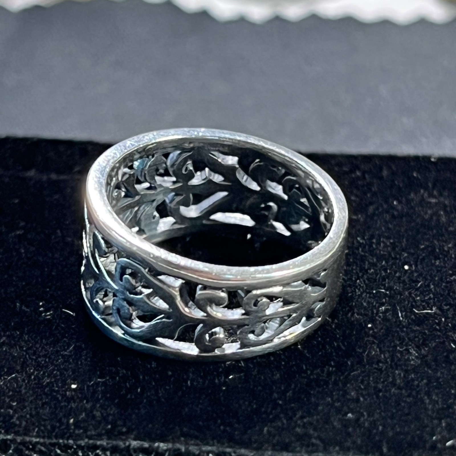 James Avery signed Retired Open heart adorned filigree scroll ring
