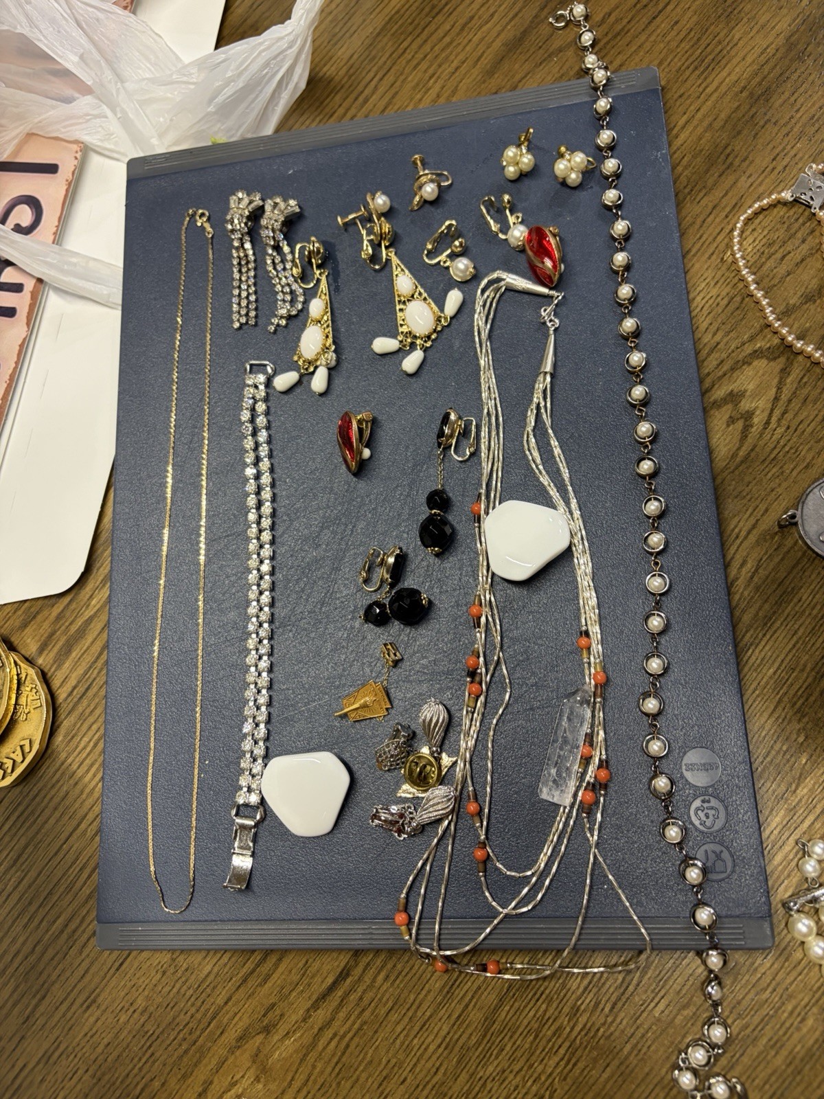 Costume Jewelry Items Vintage to Now Mixed Lot, All Wearable 17 Pieces