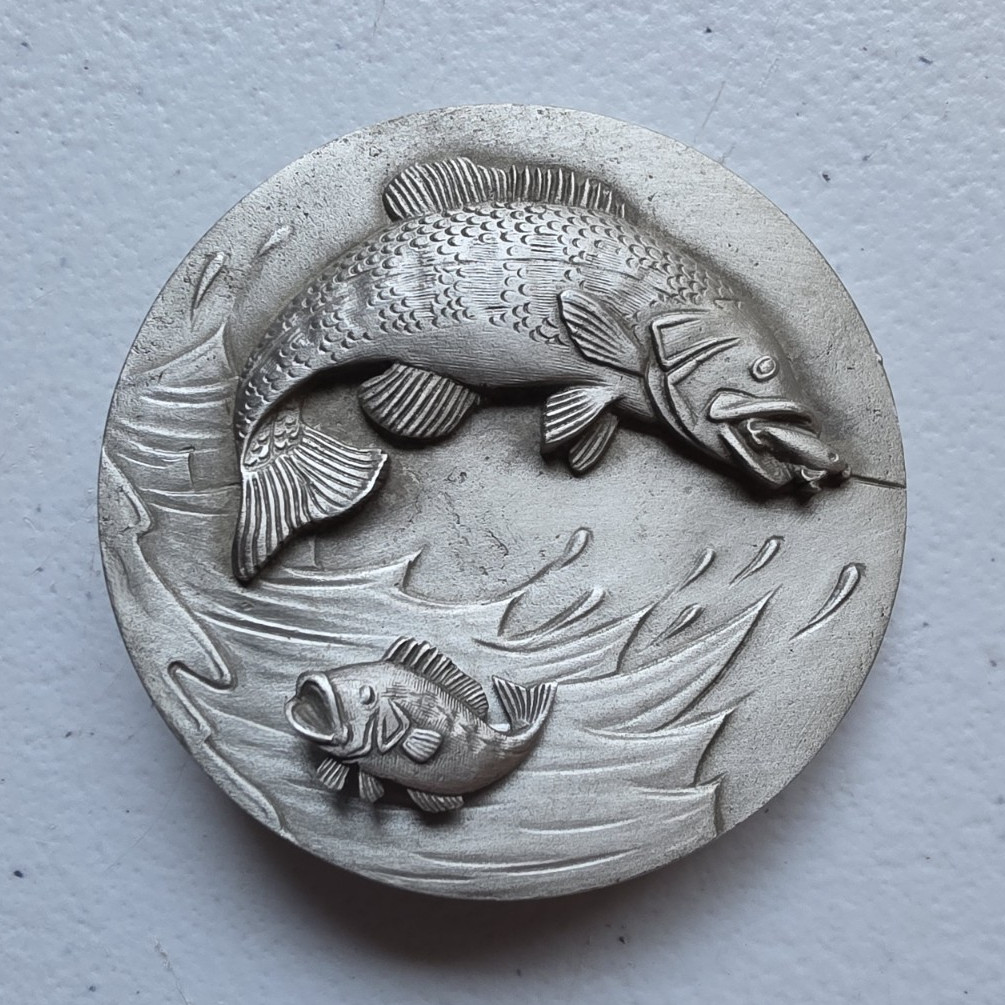 Round Silver Pewter Fish Pin Brooch, Animals & Insects Theme Unisex
