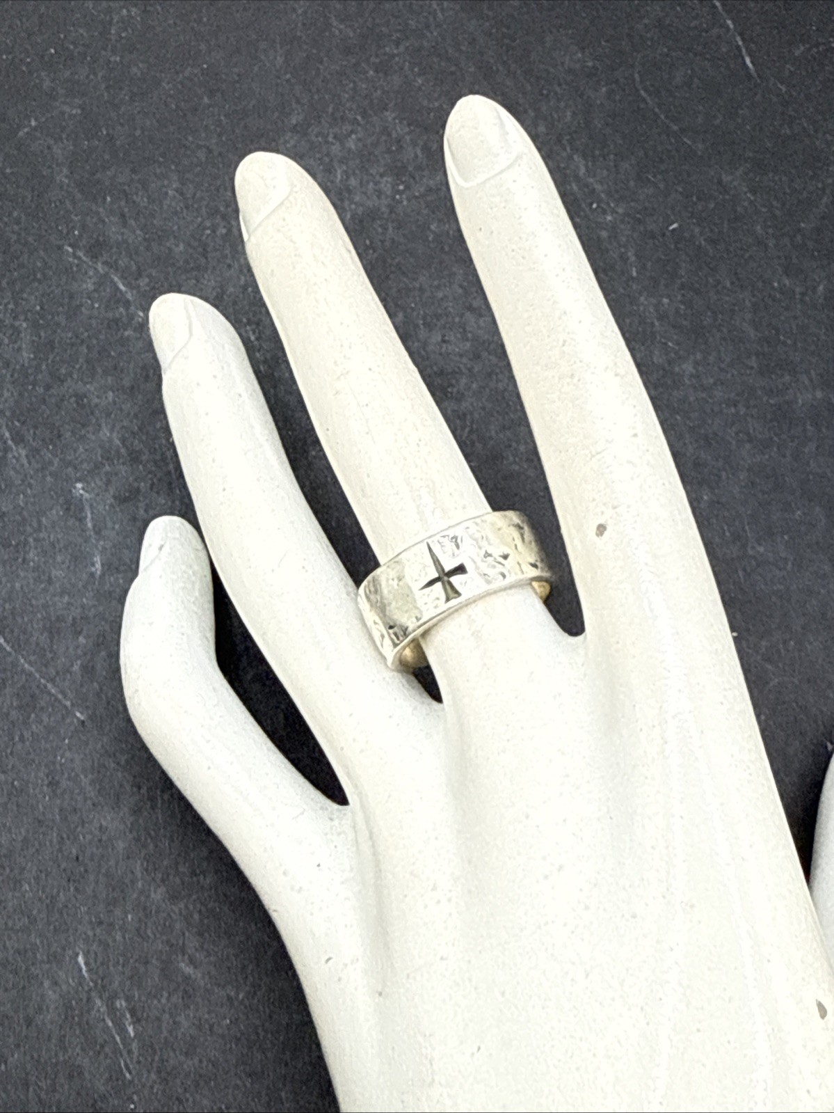 ❤️JAMES AVERY SIGNED STERLING SILVER RELIGIOUS CROSS WEDDING BAND RING Sz 9