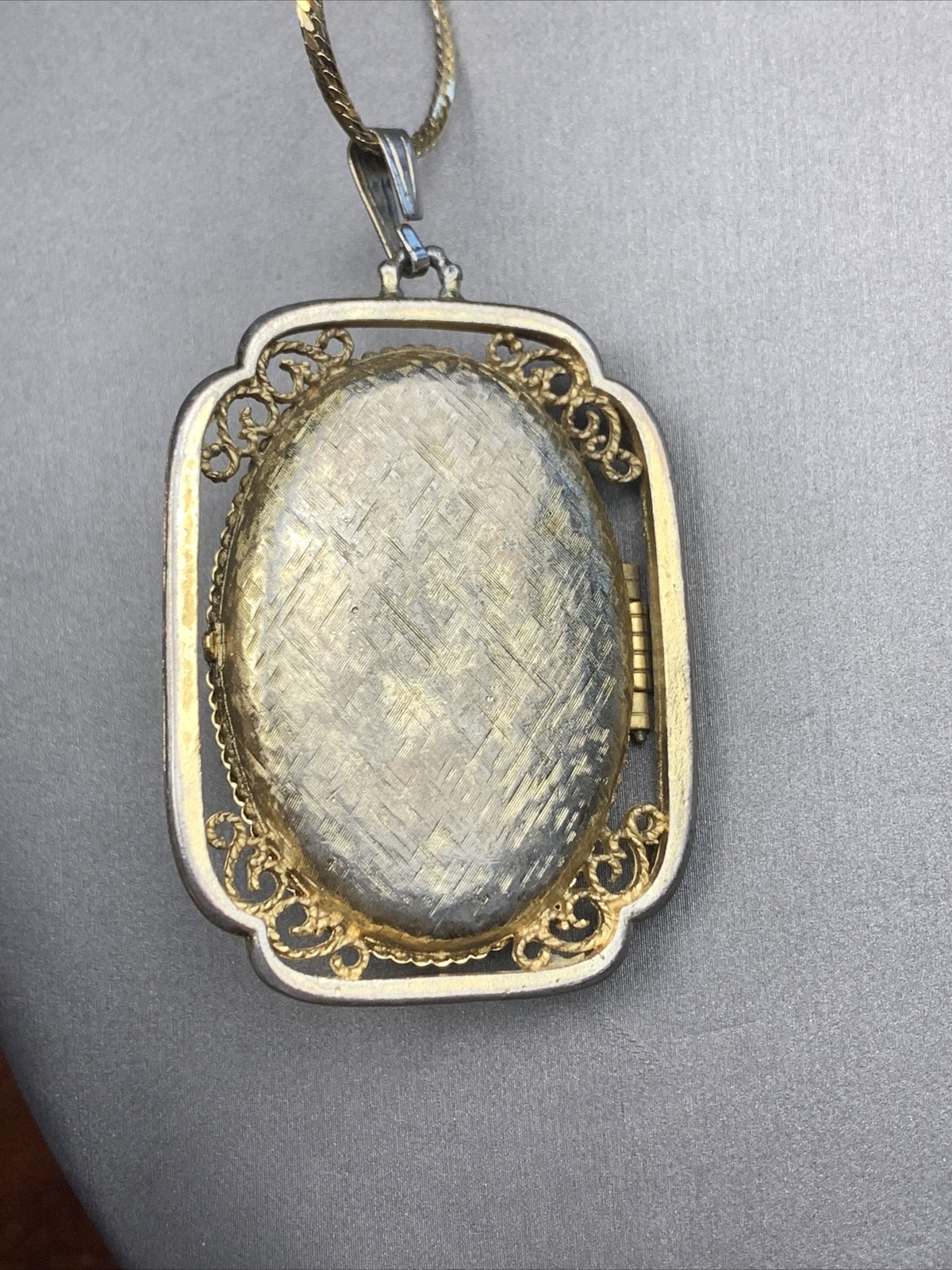 Vintage Necklace Signed Avon Hidden Picture Locket Faux Lapis Lazuli￼ Pendant 22