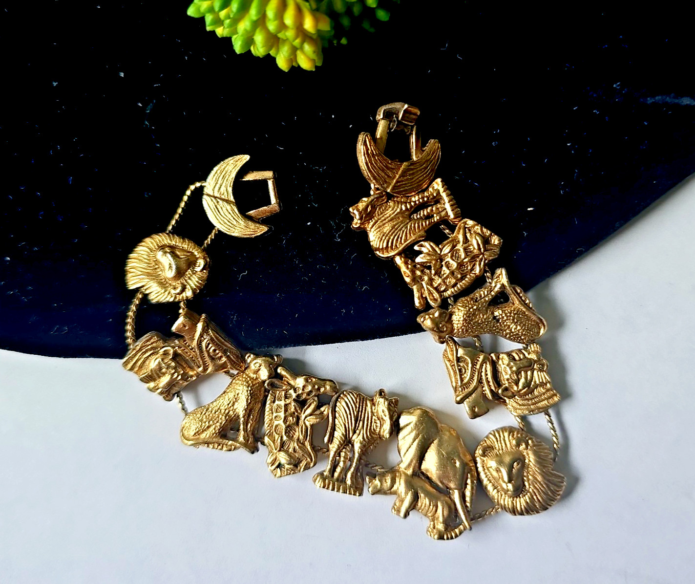 Vintage Gold Tone Metal Slider Animal Charms Bracelet 7″ Wrist