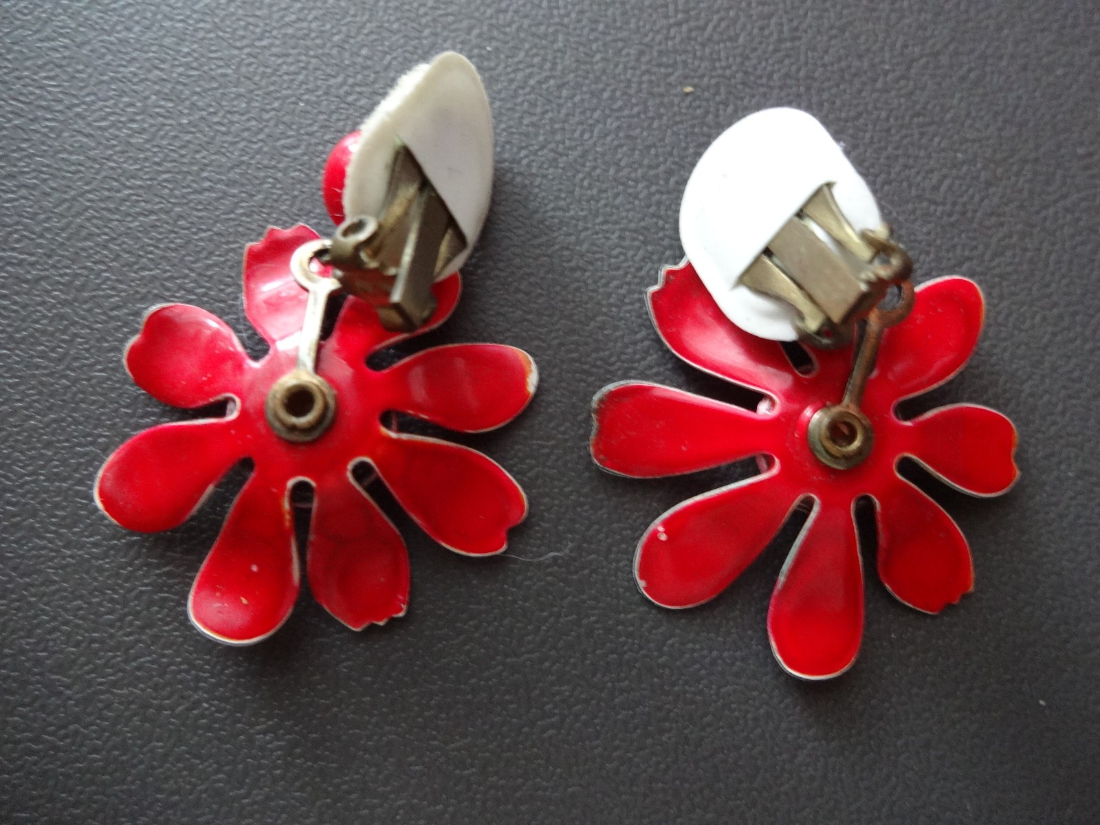 VTG Retro 60s Red Enamel Metal Brooch Pin Dangle Clip On Earrings Set Super RARE