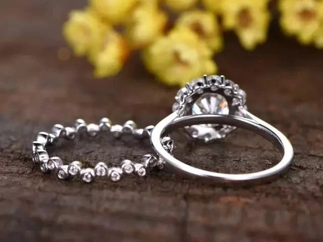 1.10Ct Round Cut lab Created Diamond Halo 14K White Gold FN Engagement Ring Set