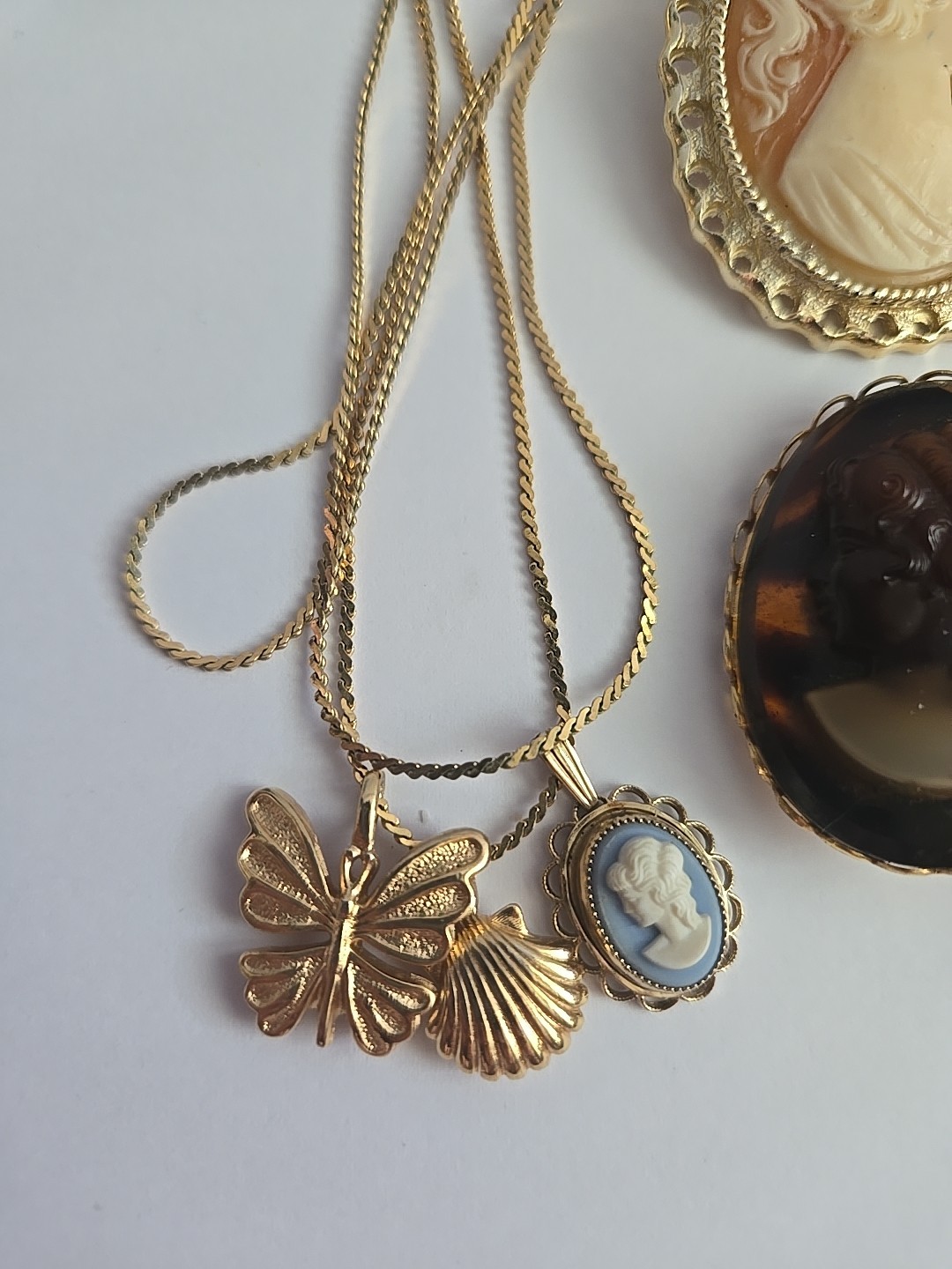 Vtg Modern Resin Cameo Pins Brooch Pendant Necklace Earrings Lot