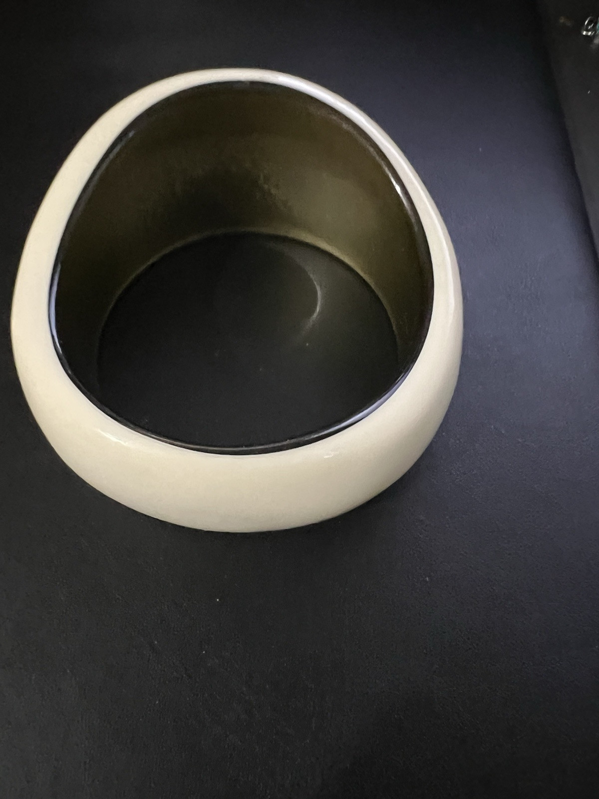 Vtg Chunky resin Acrylic Plastic Wide Bangle 8″ width 1-1.50″ graduated