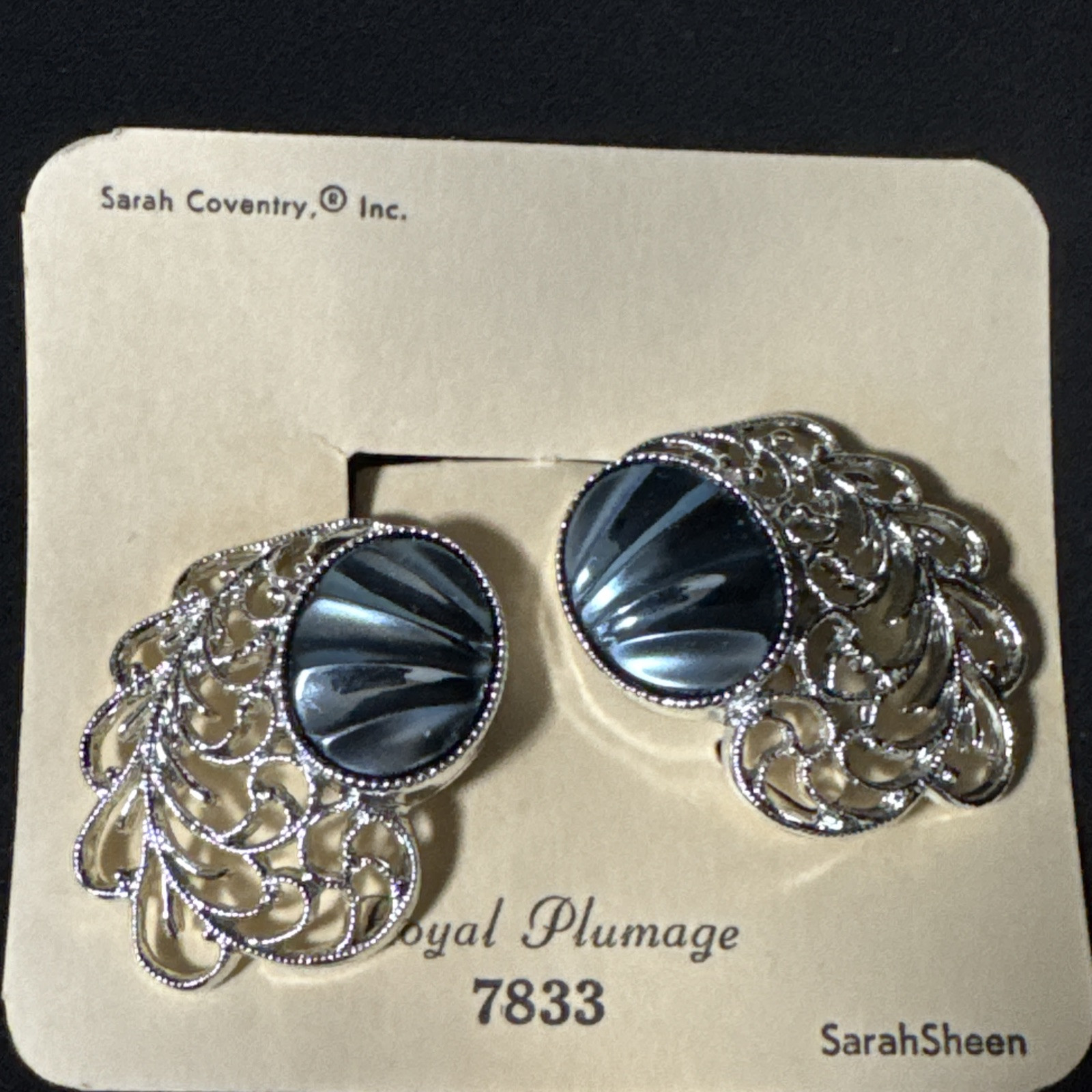 Sarah Coventry Royal Plumage Vtg Sarah Sheen 7833 Clip On Earrings 1.5” new