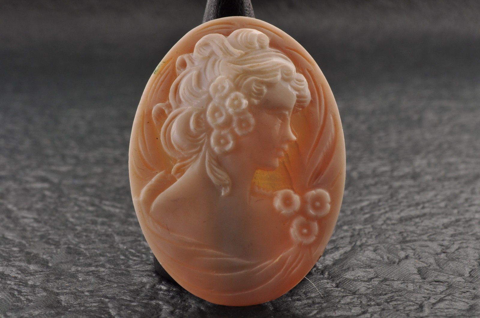 11 items , vintage shell cameo White and brown color (Total 302.0ct) with case.