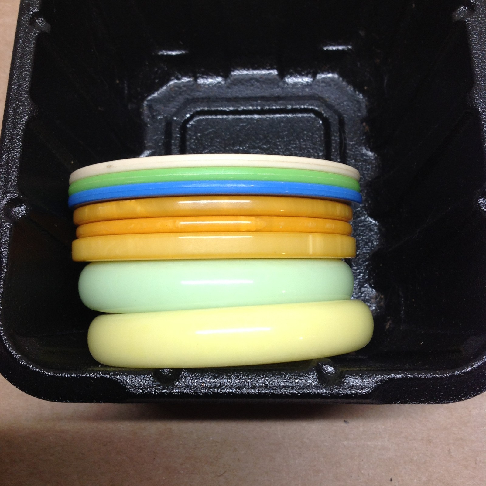 Vtg Lot of 8 Colorful Plastic, Lucite ? , Bakelite ? Stackable Bangle Bracelets