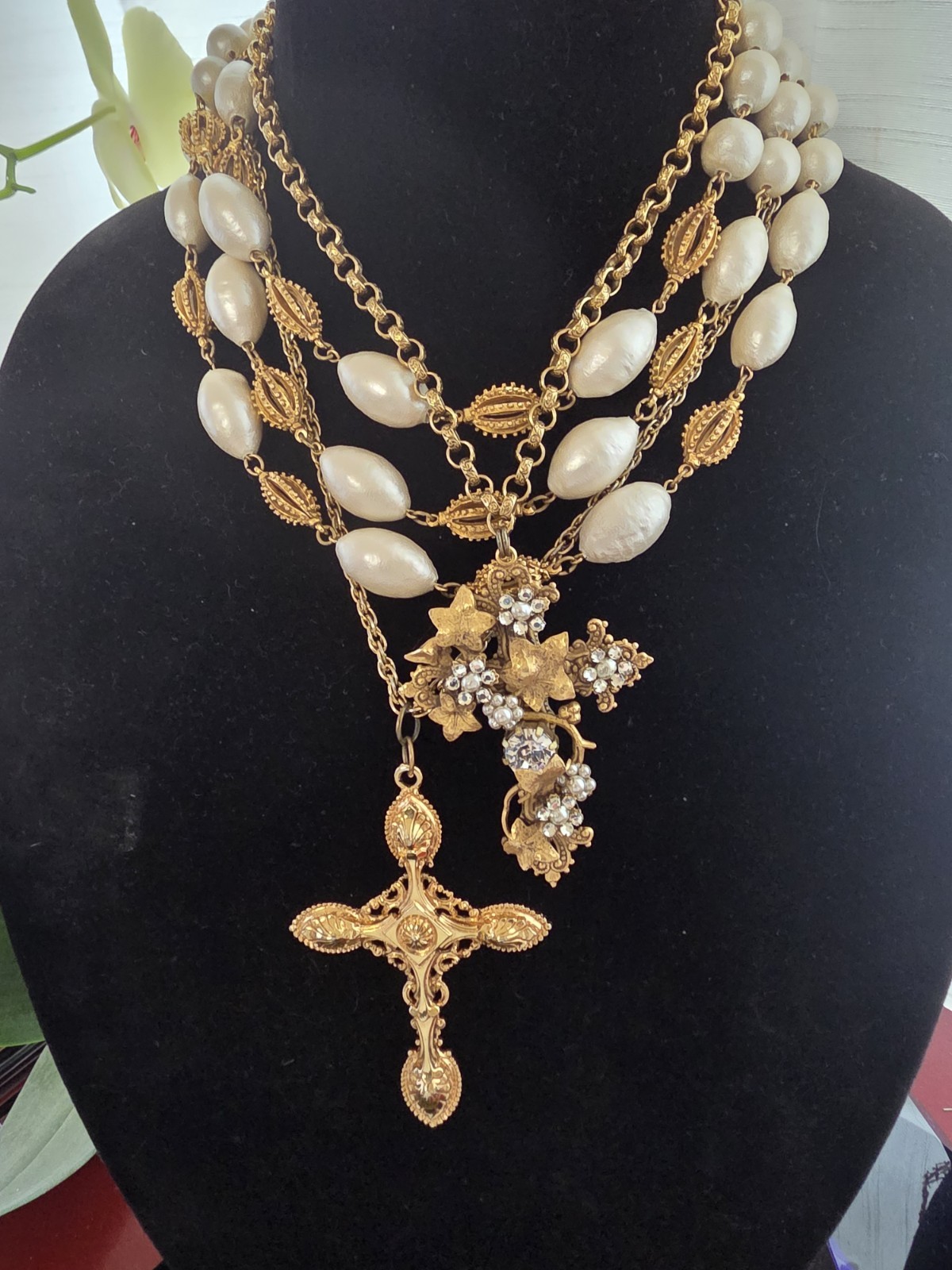 VTG SIGNED ART. DEMARIO. FLORENZA. 3 PIECES NECKLACE/PENDANTS, RARE COLLECT