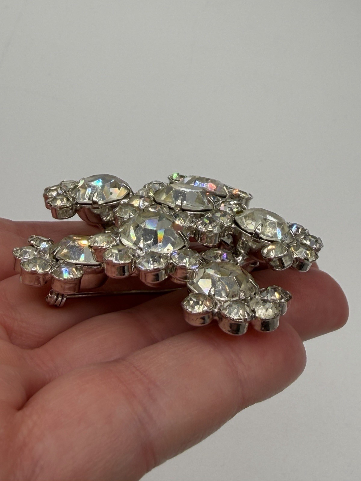 Vtg JULIANA Clear Crystal Glass Rhinestones Snowflake Sparkle Brooch Pin READ