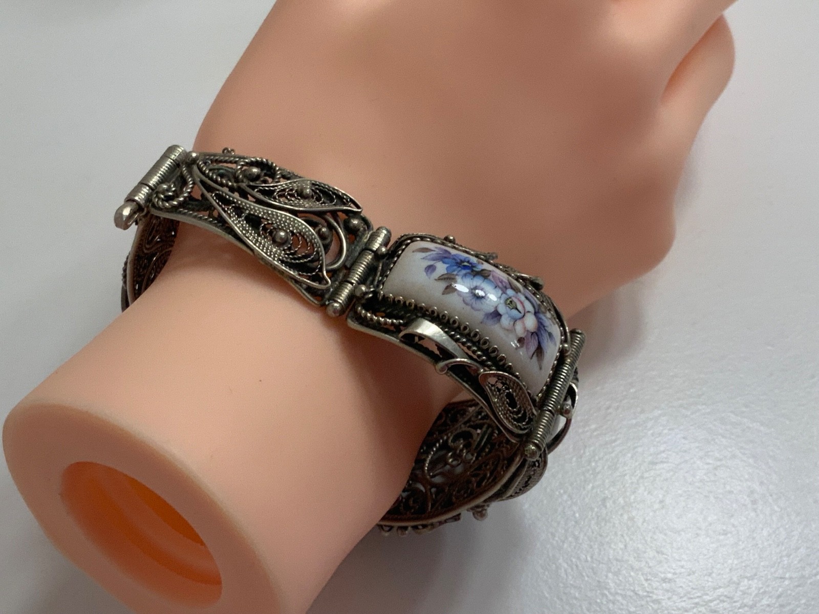 VINTAGE MORE THAN 50 YEARS OLD ENAMEL WOMEN BRACELET & EARRINGS GREAT CONDITION