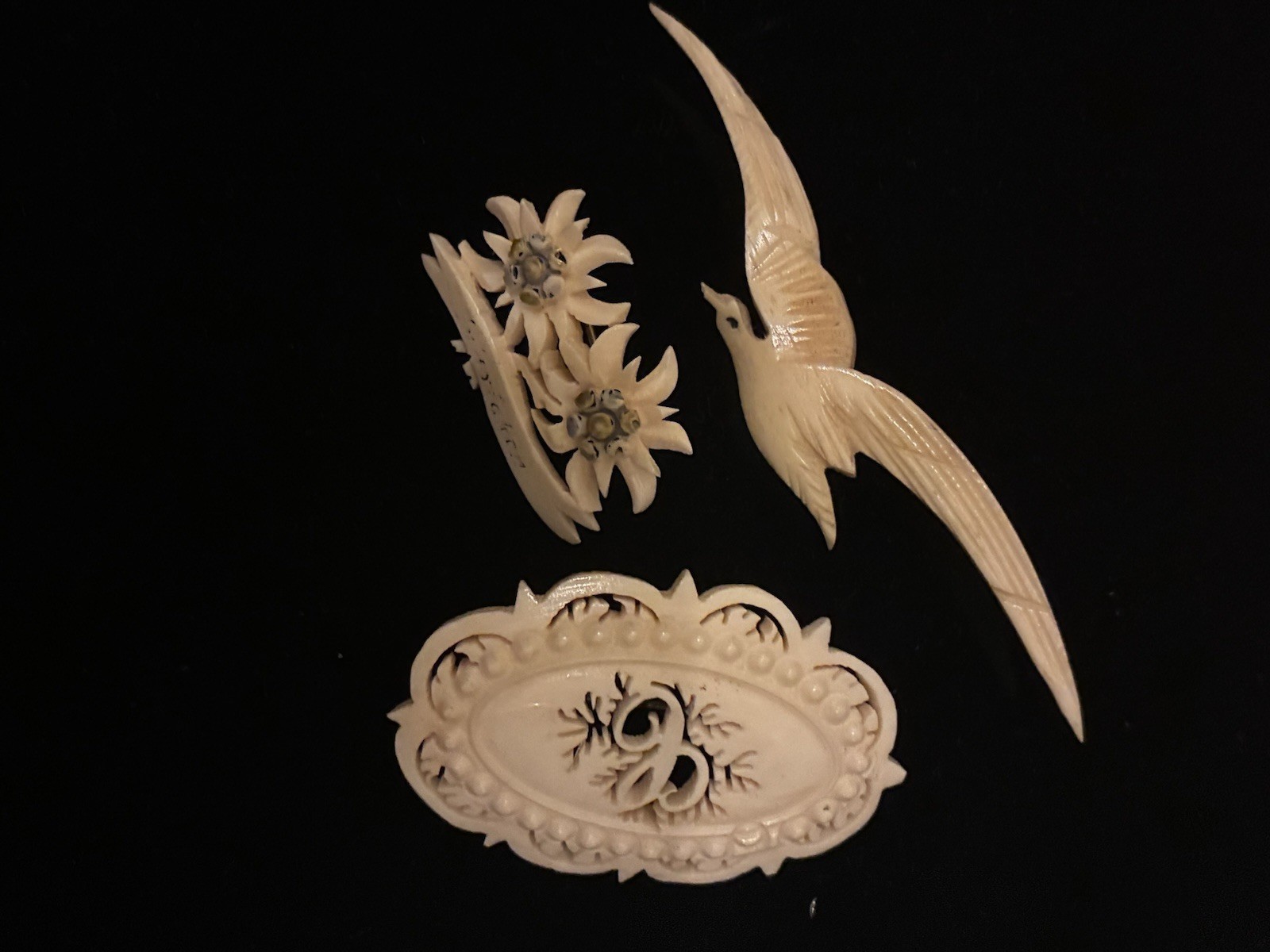 Chinese Export Carved Bovine Bone Brooch Demi Vintage Antique Jewelry