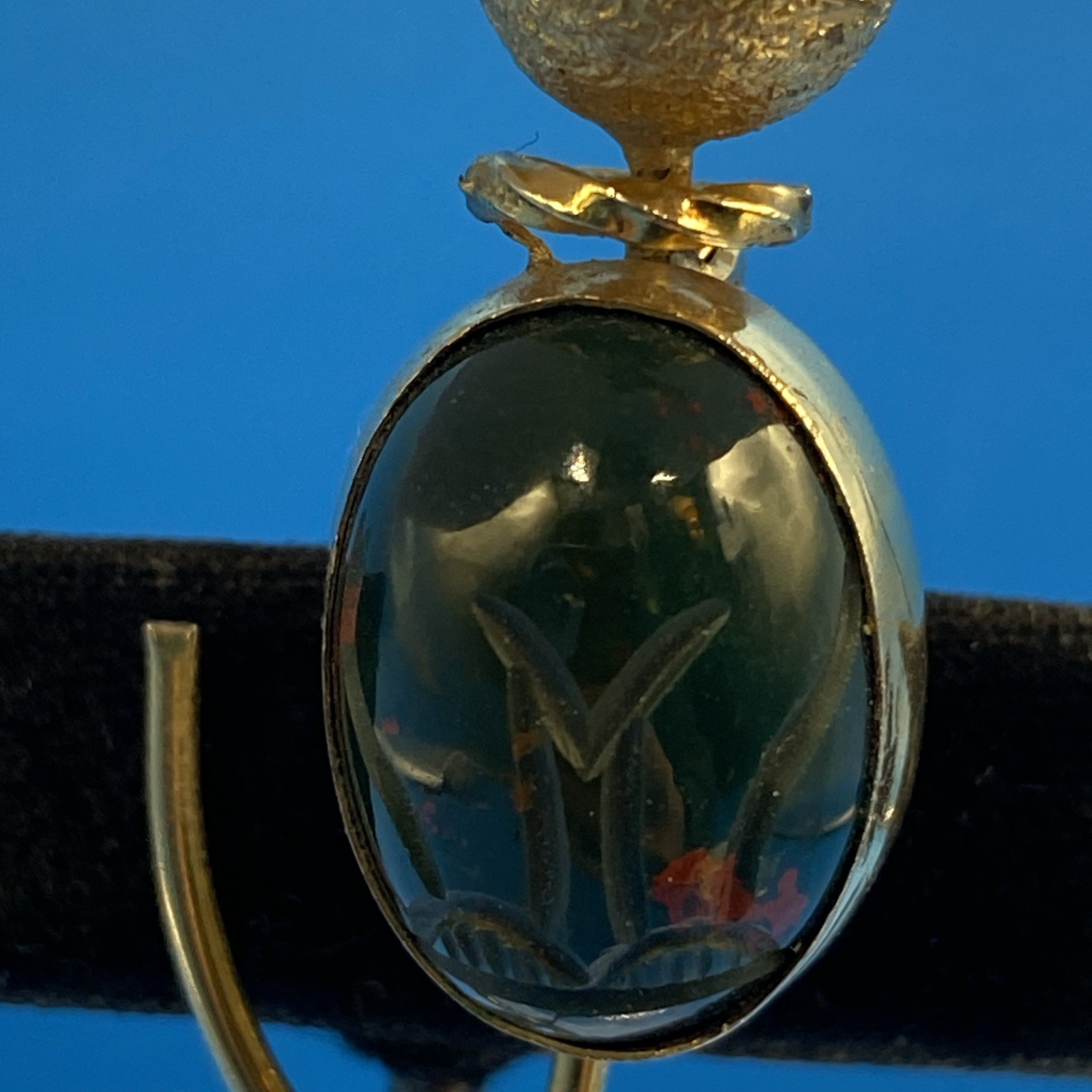 ADMARK signed CAT PIN Brooch vintage Gold Filled semi-precious carved bloodstone