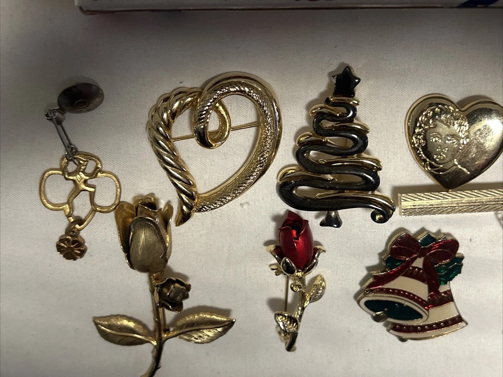 Vintage Lot of 25 Brooches Pins Gold Silver Tone VTG Collection Mix Variety
