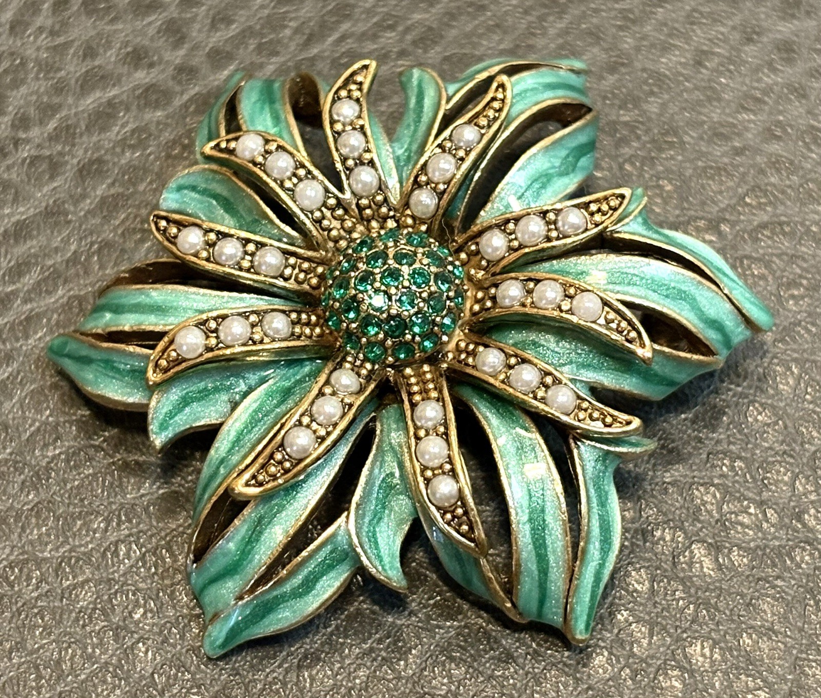 HIGH END Unsigned GORGEOUS Green ENAMEL CRYSTAL FAUX SEED PEARL FLOWER BROOCH