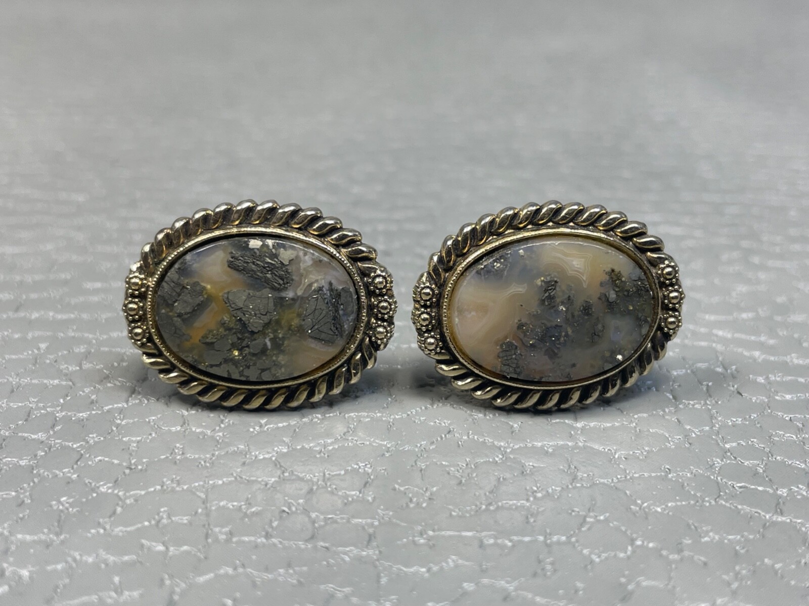 Vintage Agate Coiled Border Yellow Gold Plated Cuff Links