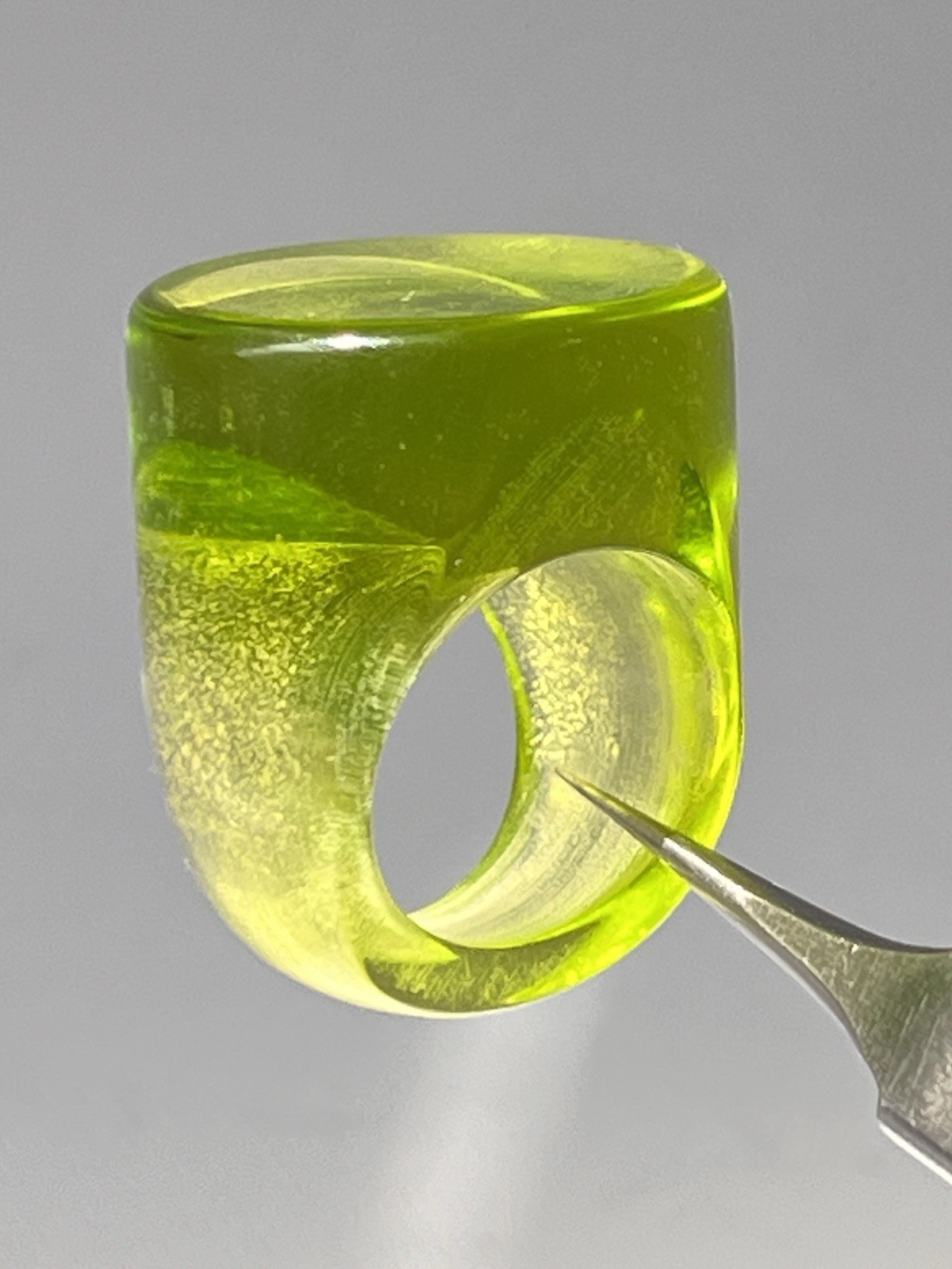 Vintage Size 7 Lucite Ring Chunky Statement Crystal Green HIGH Flat Top Unisex