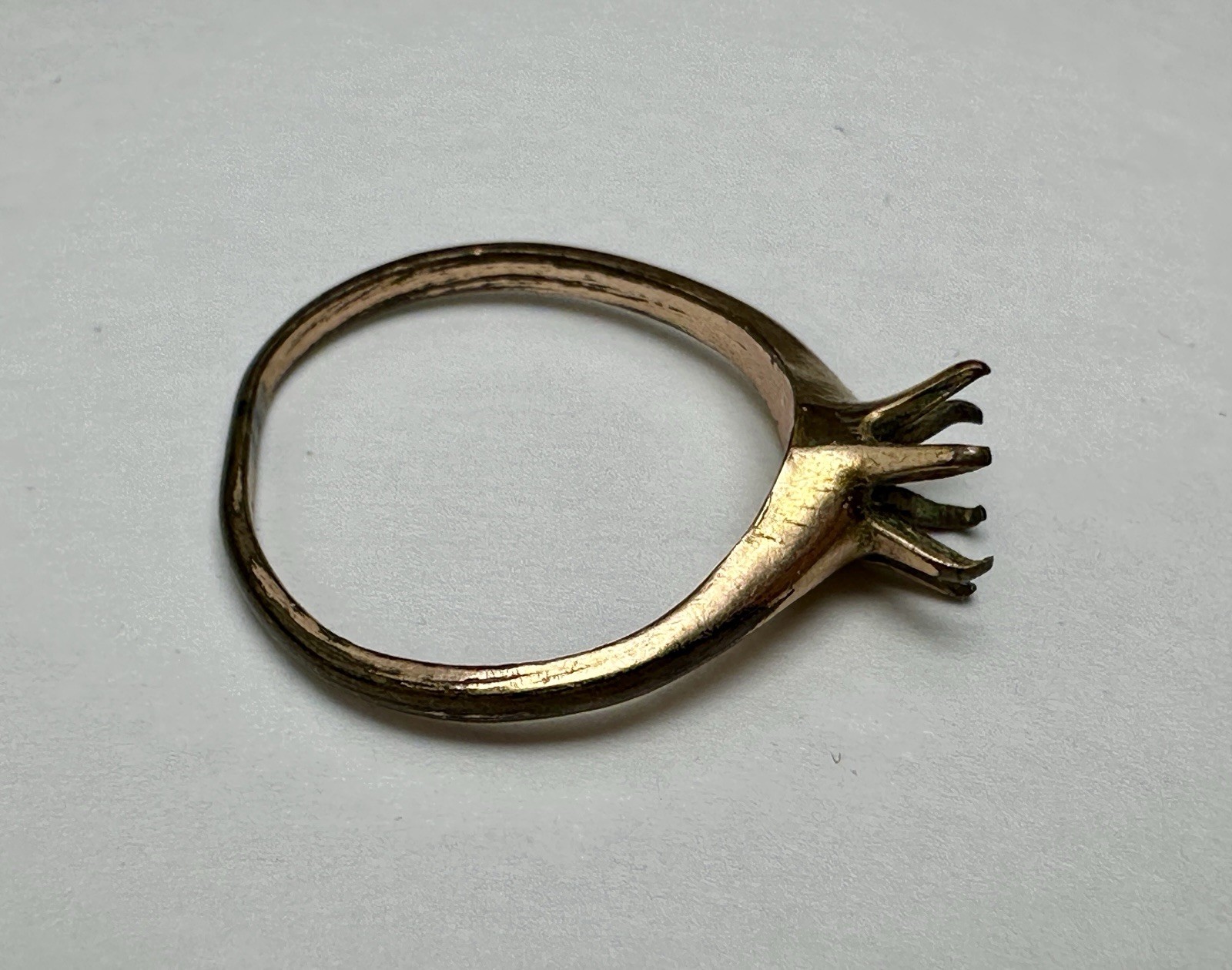 2 Vintage Gold Shell Rings, Unknown Sizes & No Stone