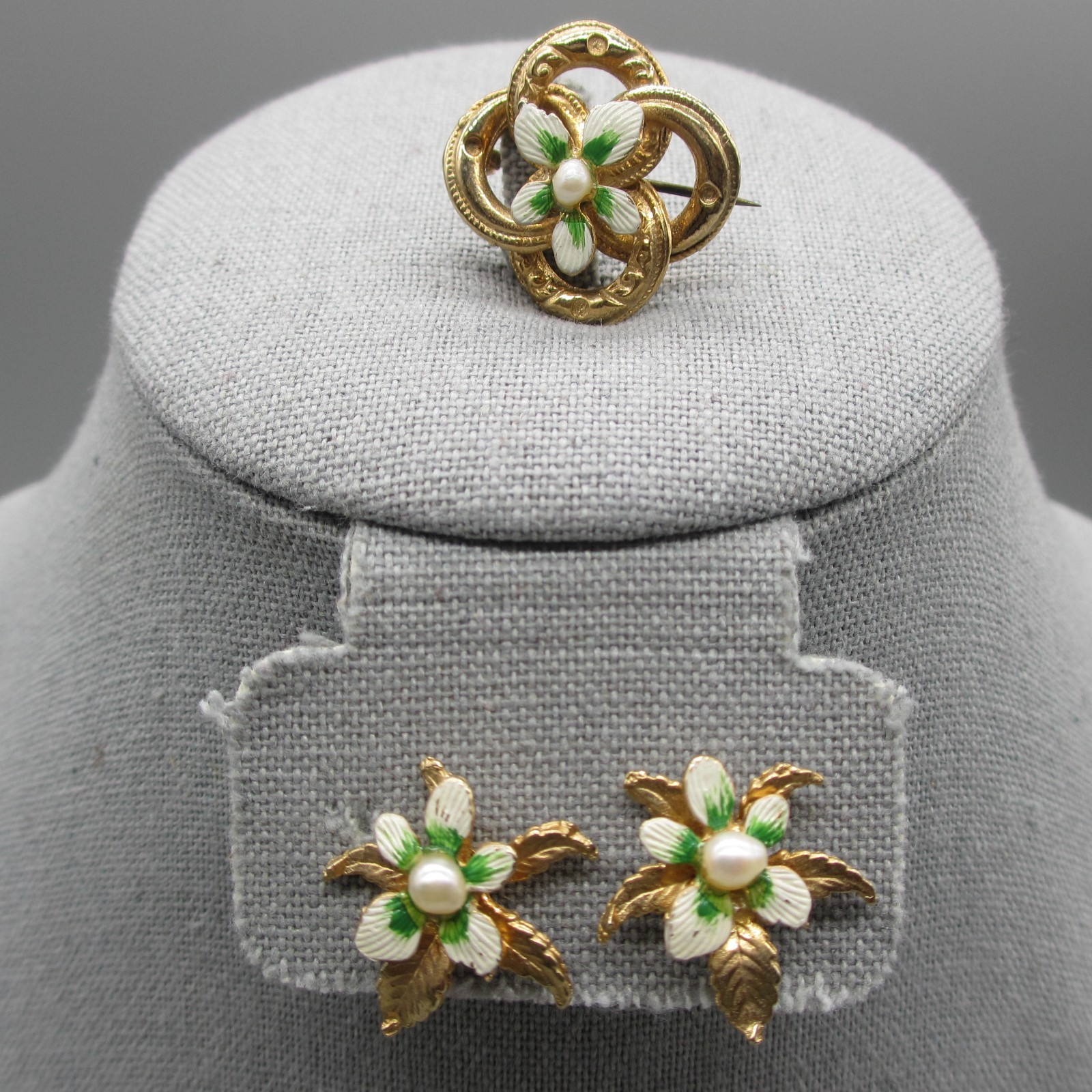 Vintage Enamel Flower Brooch Earrings Set White Green Dainty Gold Tone Screwback