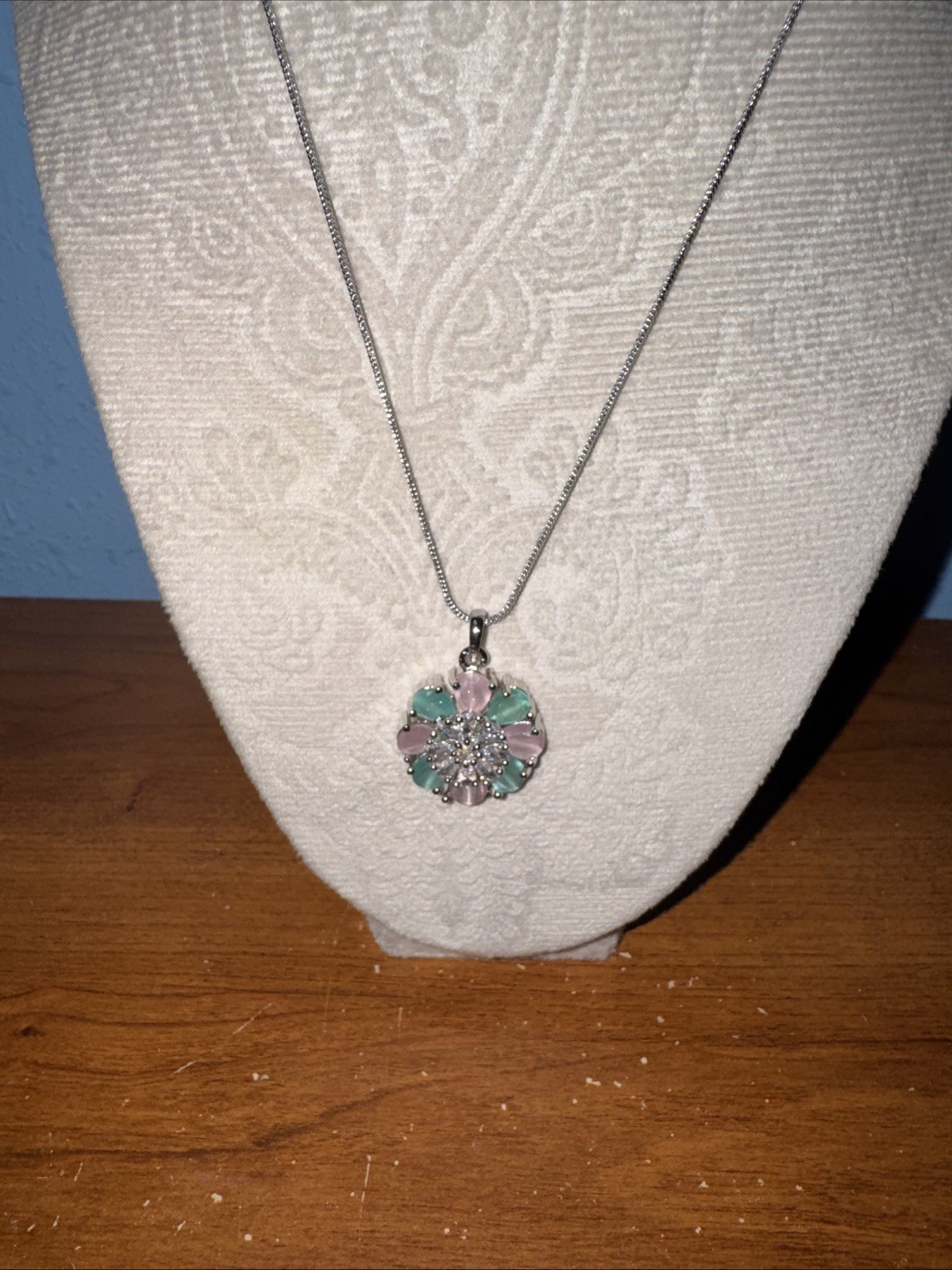 Women’s Vintage Pendant Set