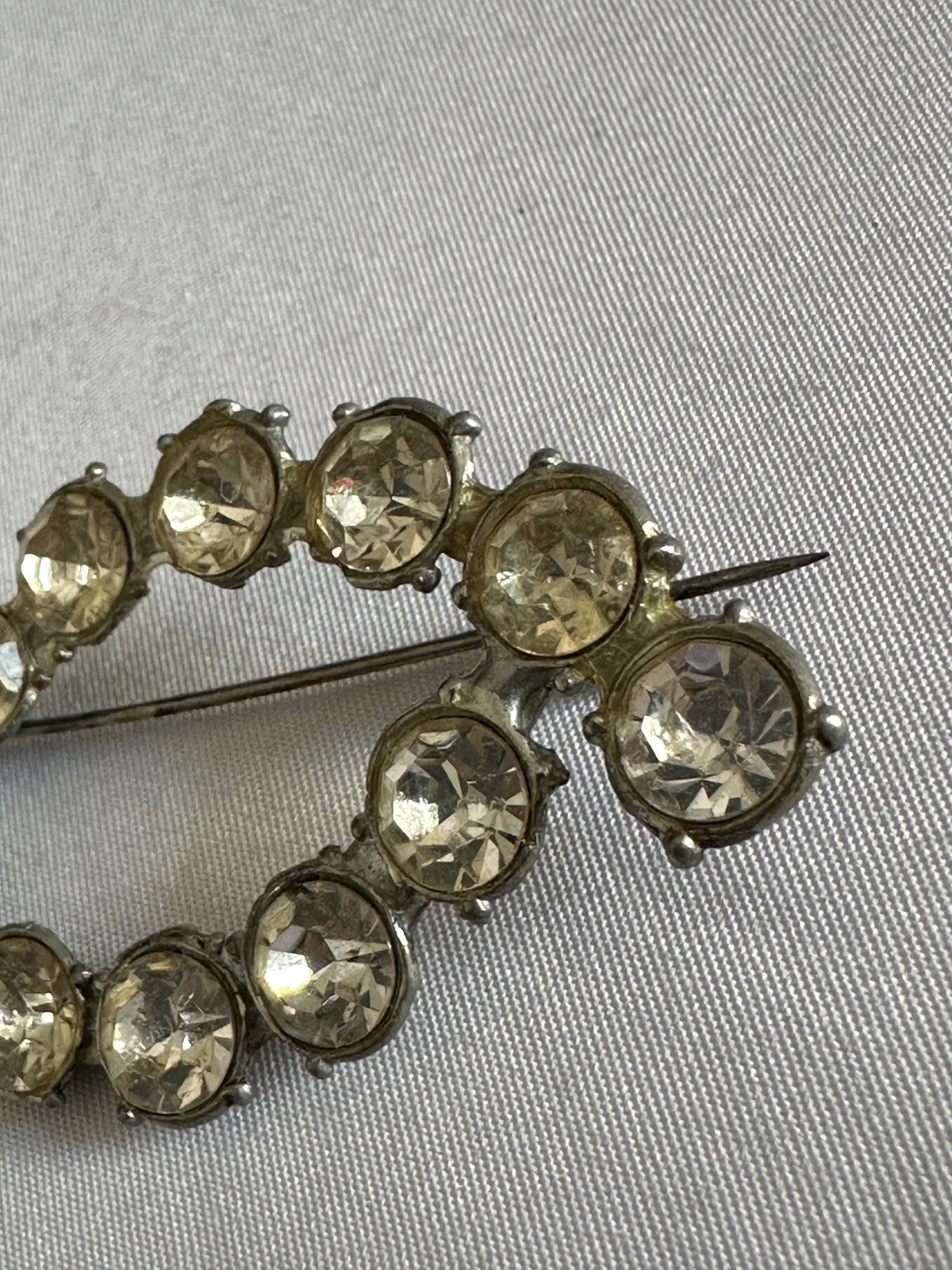 Vintage Rhinestone Brooch Pin Silver Tone W4
