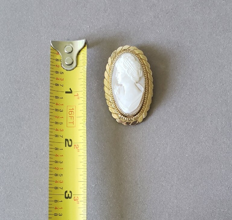 Beautiful vintage gold filled carved Cameo brooch pin