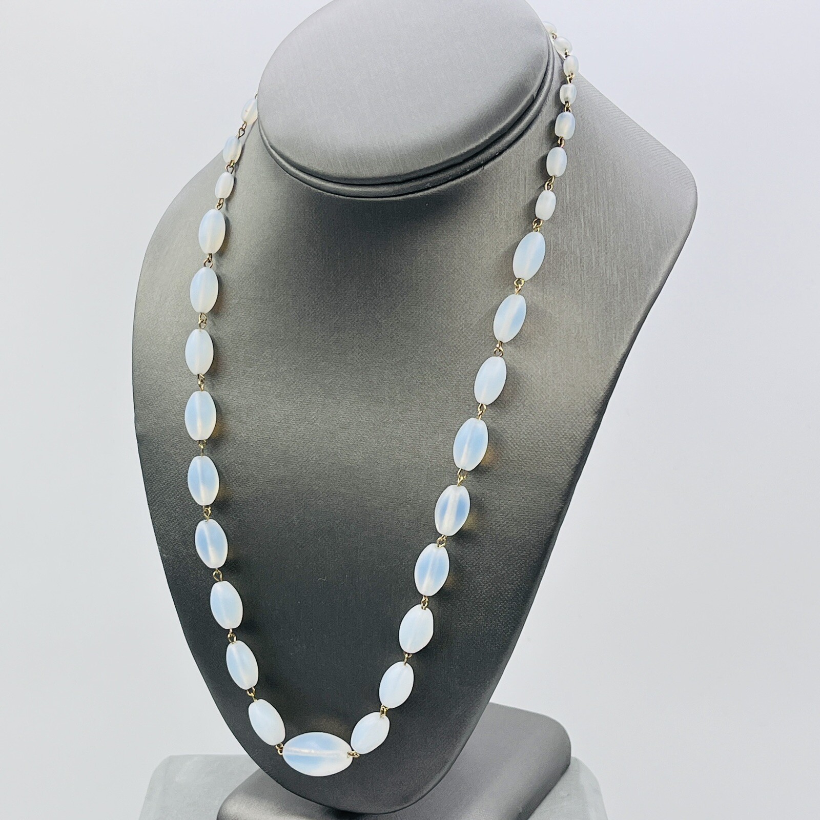 Vintage Art Deco Opaline Opalite Graduated Glass Bead Necklace 21″