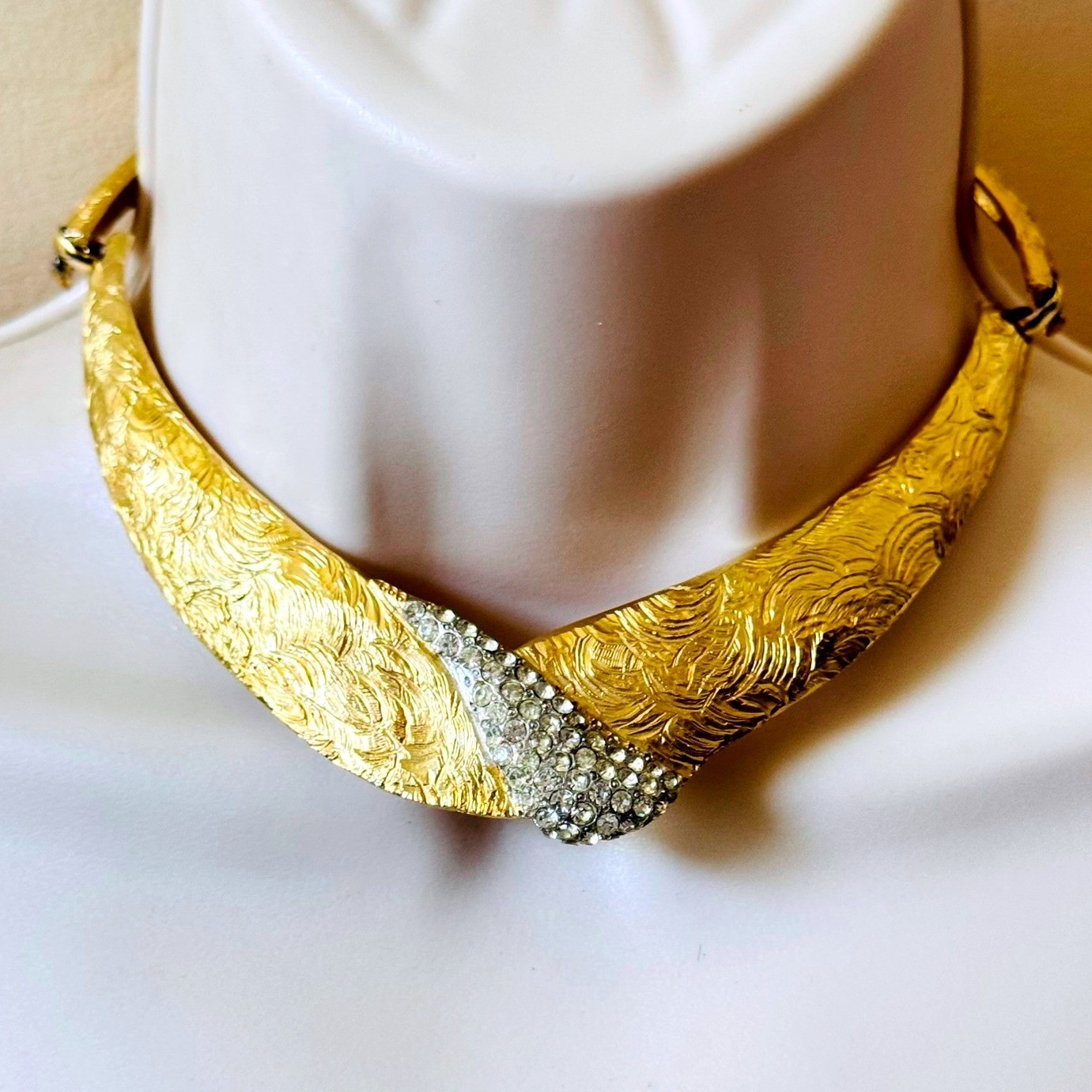 VTG Regal Crystal Rhinestone Necklace brushed Gold plated Bib choker Statement