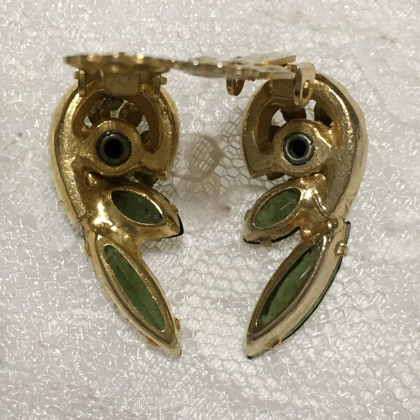 Vintage Juliana Rhinestone Clip On Earrings Green Pronged Navettes Gold Tone