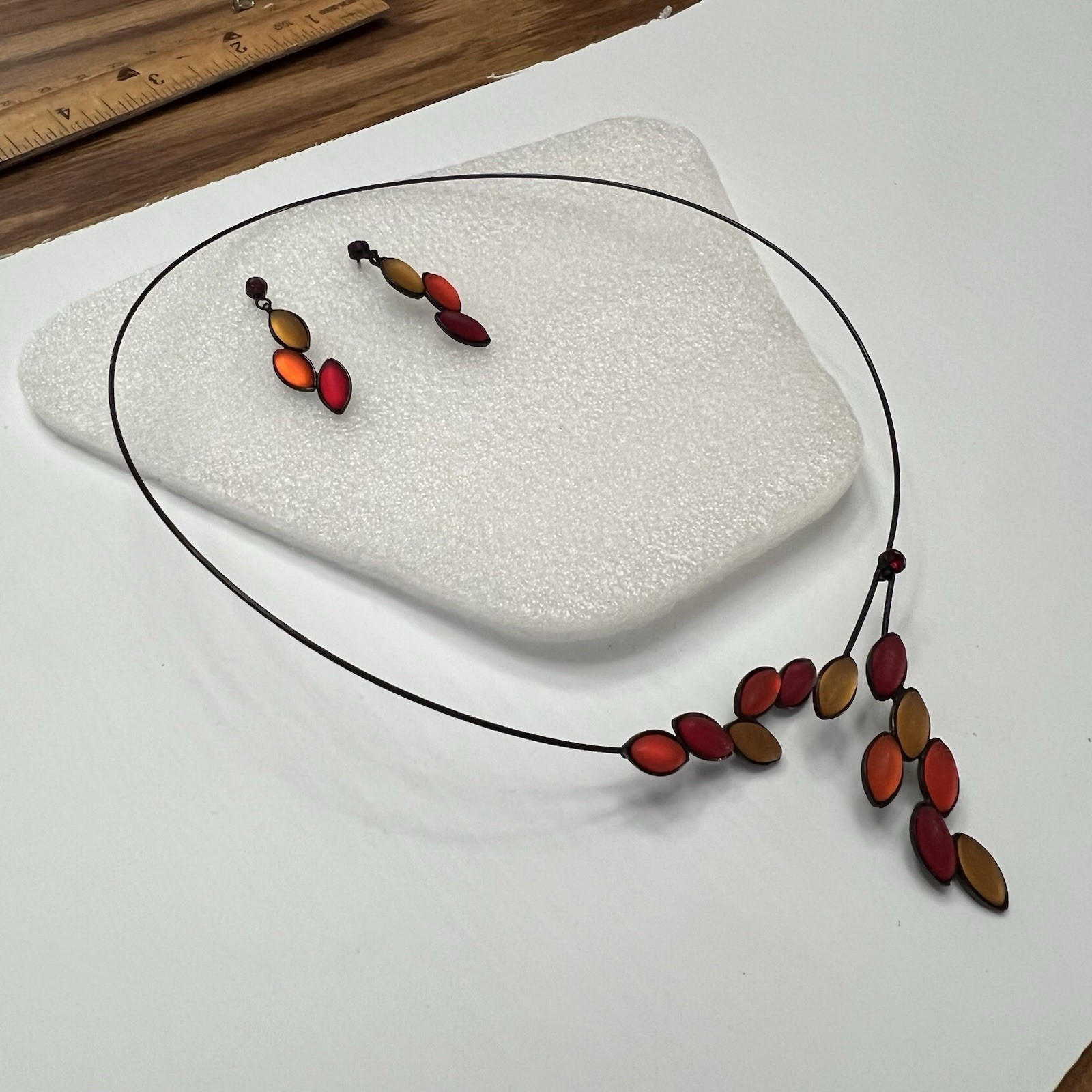 Vtg Art Set Black Shape Memory Wire Red Yellow Orange Stone Neck Choker Earring