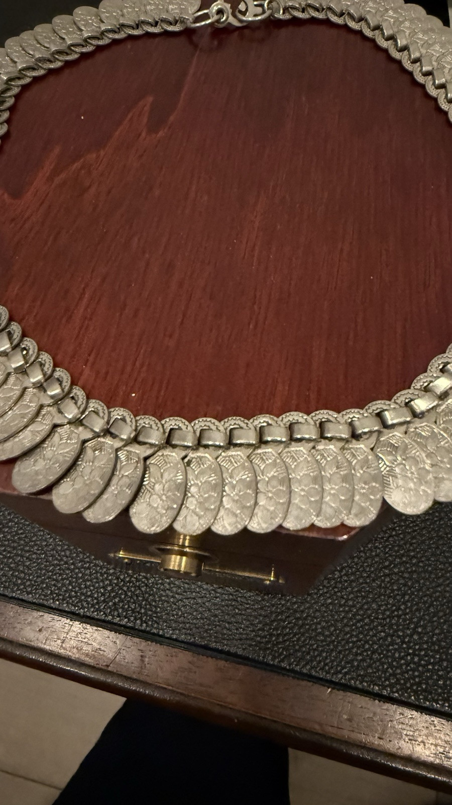 Retro Vintage 15” Embossed Link Choker-Silver Metal With Flower Design.