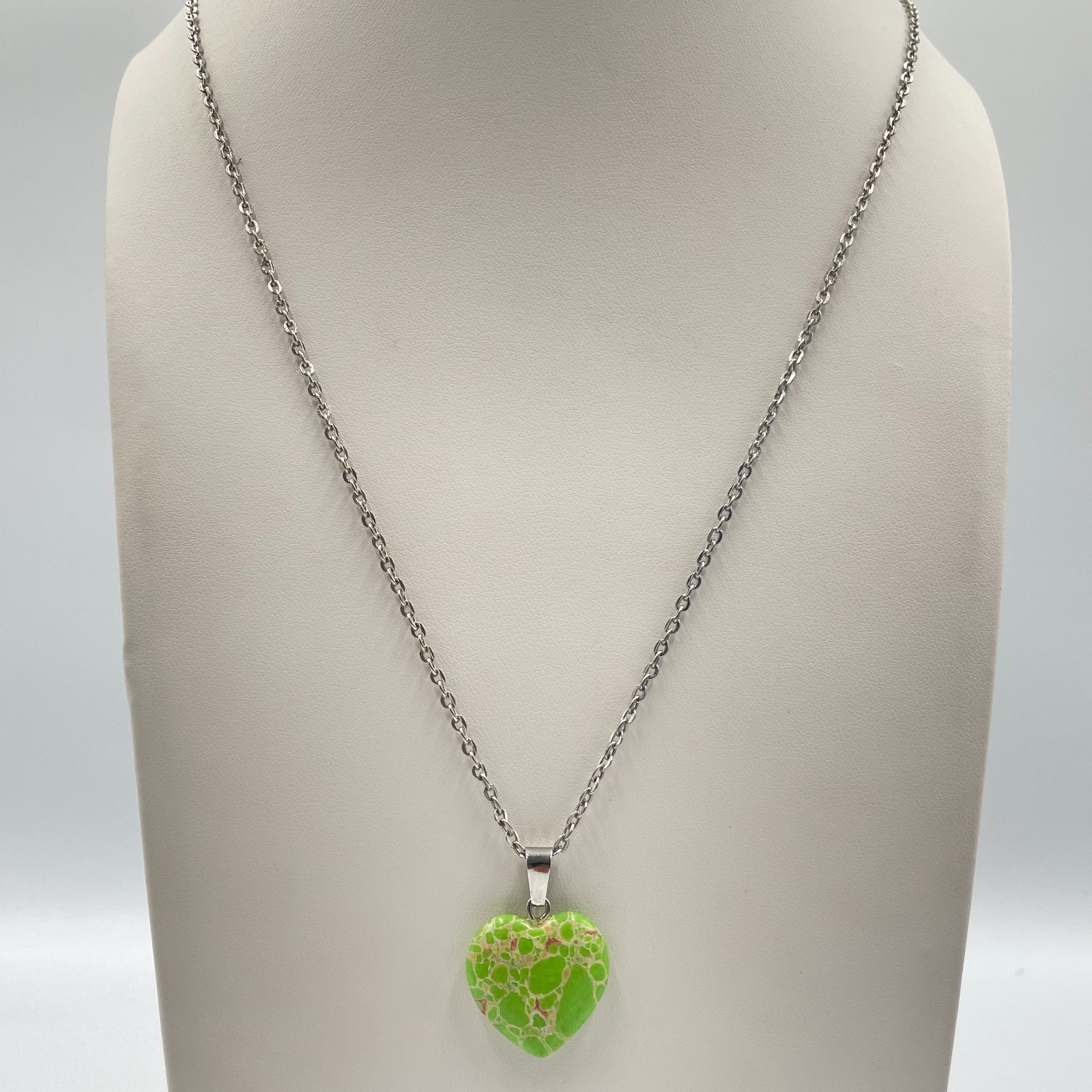 Vintage Y2K Silver-Tone Green Turquoise-Style Spiderweb Matrix Heart Necklace
