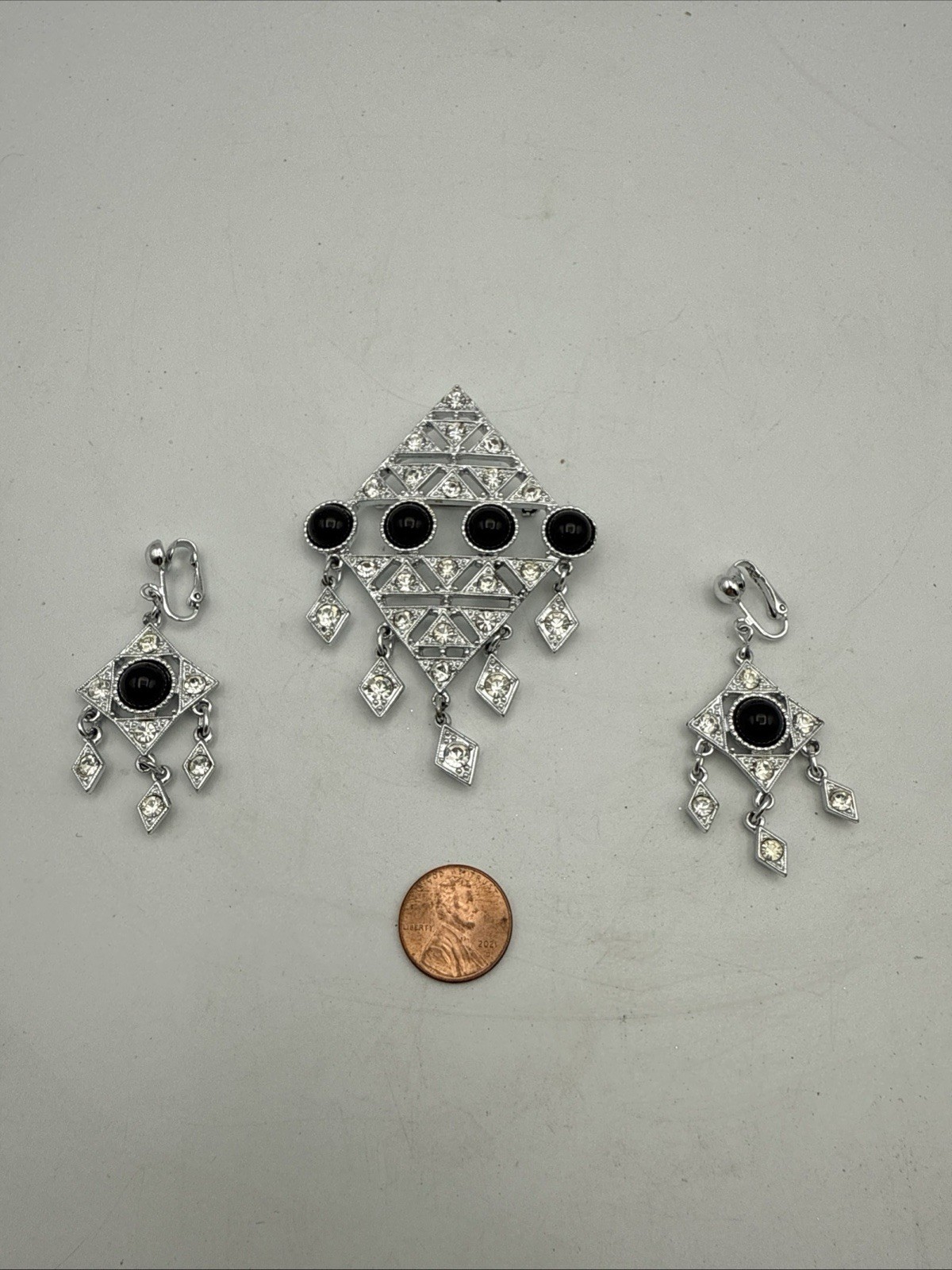 1973 SARAH COVENTRY Operetta Rhinestone Silver-Tone Diamond Brooch & Earrings