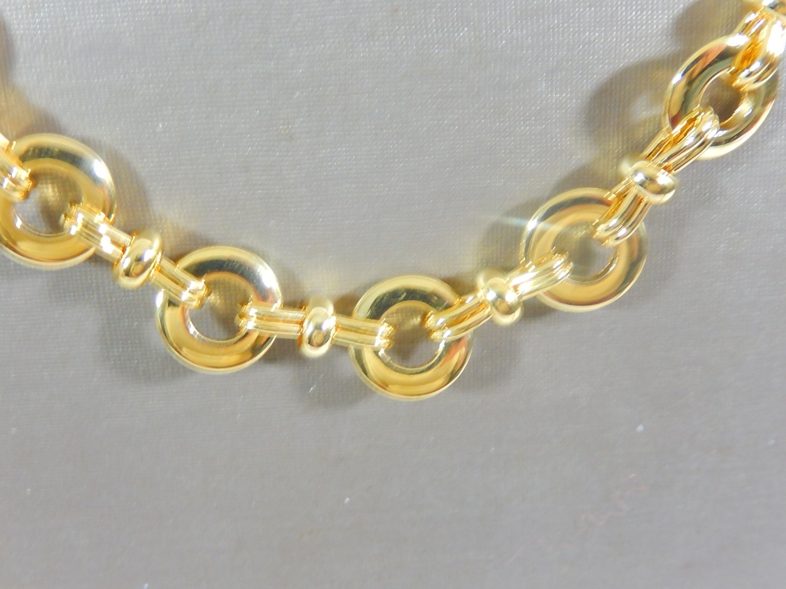 NEW OLD STOCK BETTER QUALITY CIRCLE & BOW LINK GT 25″ NECKLACE IN MINT CONDITION