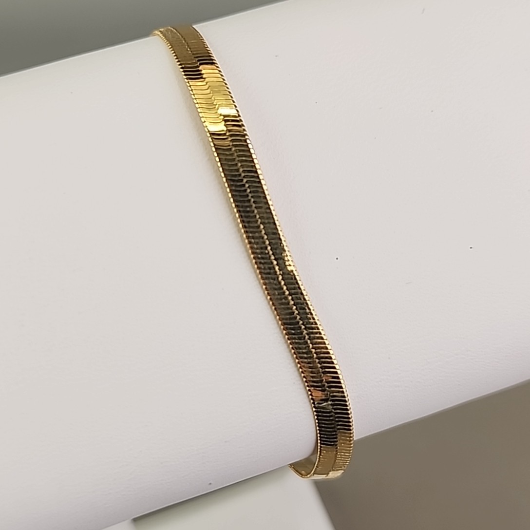 Vintage Monet Herringbone Chain Bracelet Flat Gold Tone 4mm 7.25″