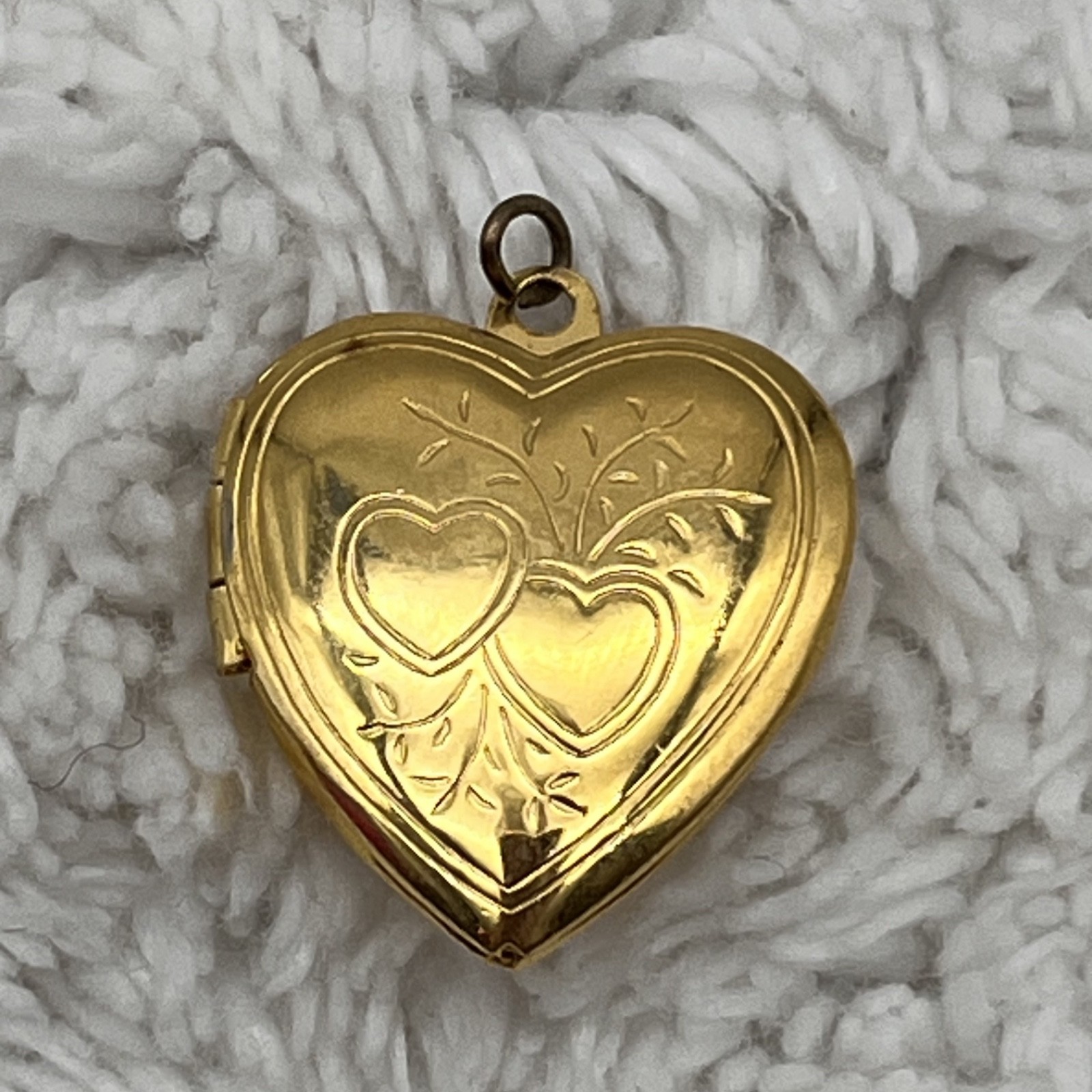 Vintage Heart Locket Pendant Gold Tone Double Heart Engraved Charm Opens .75″
