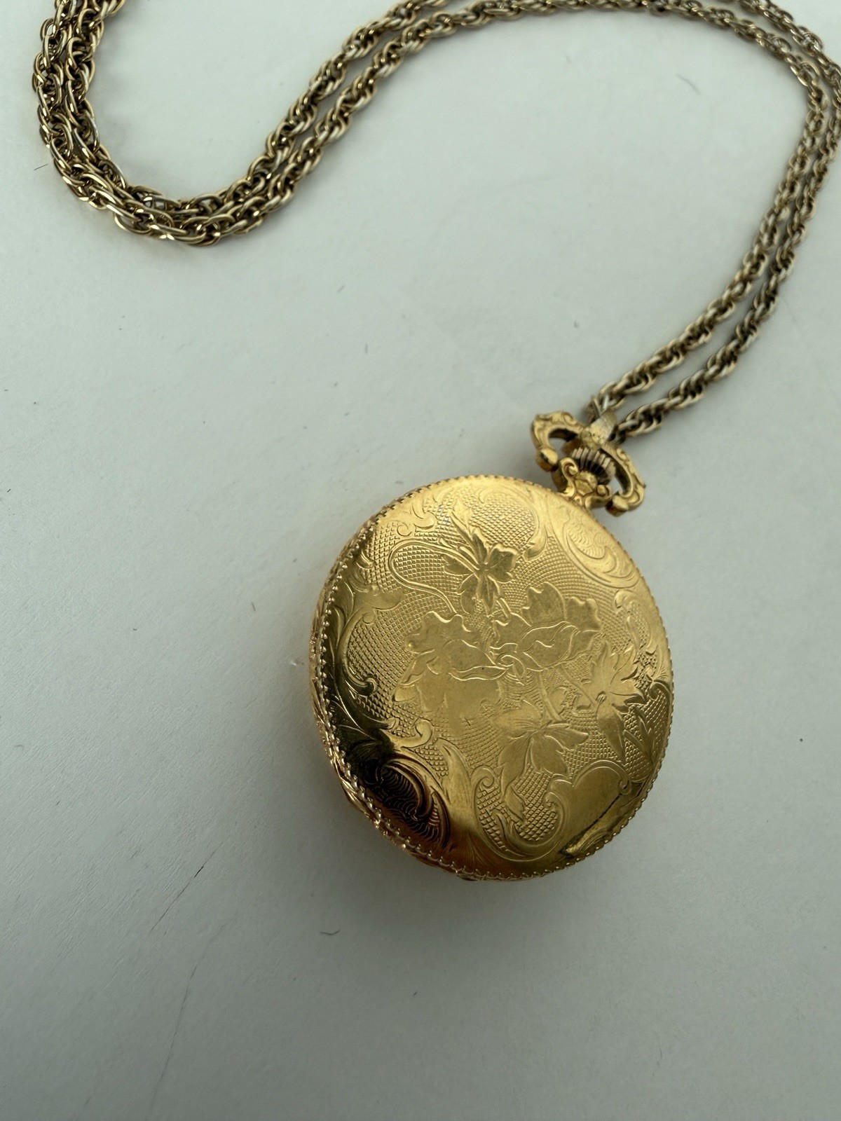 Vintage gold tone jewelry Lot 0f 5