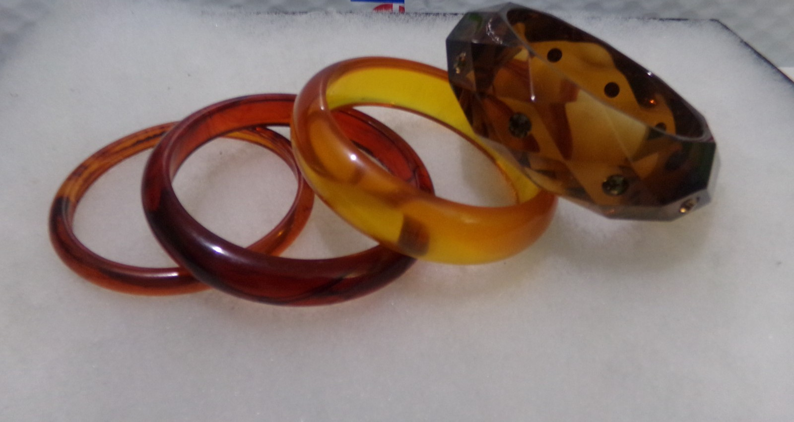 VINTAGE BROWN & ORANGE LUCITE BANGLE BRACELET LOT OF 4