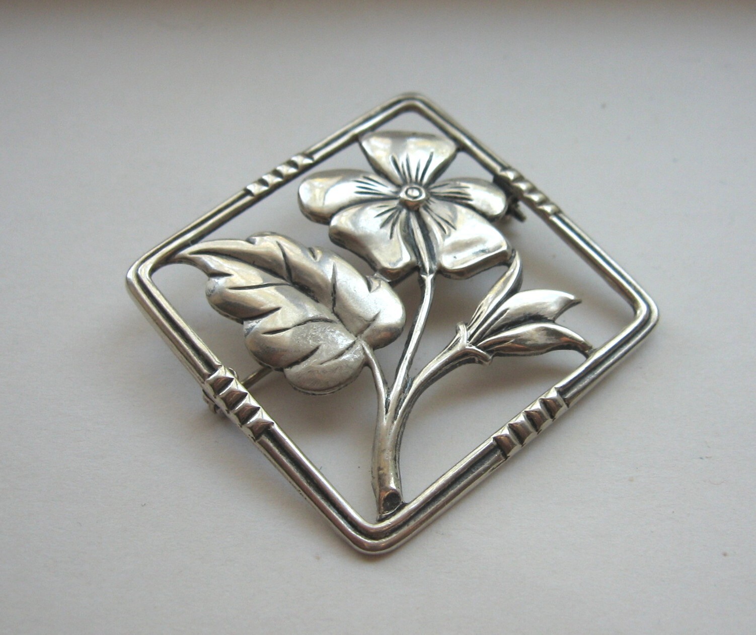 Vintage 925 Sterling Silver Large Ornate Flower Design Brooch Pin 10.9 Grams