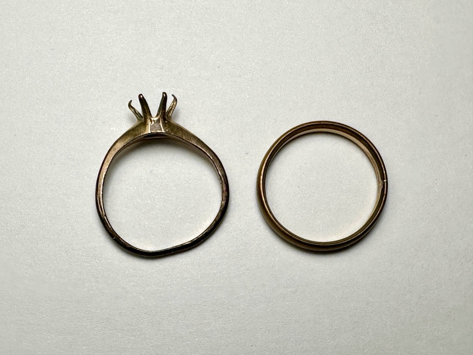 2 Vintage Gold Shell Rings, Unknown Sizes & No Stone