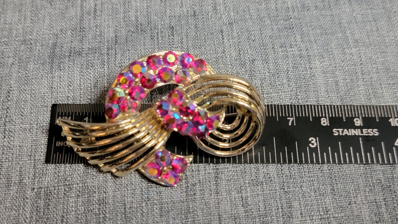 Red Aurora Borealis Rhinestones Bow Clip On Earrings Brooch Set Unsigned