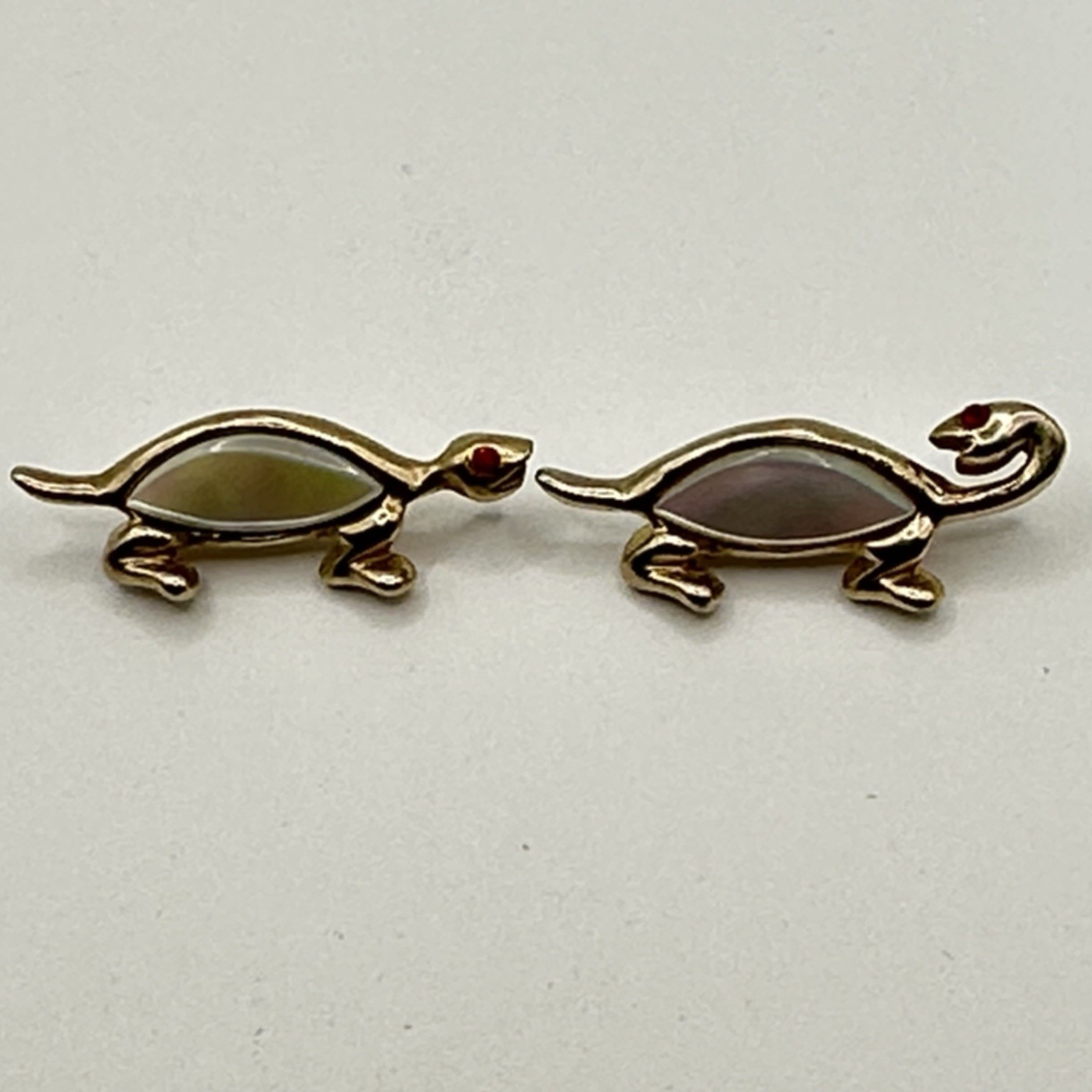 Vintage Gold Tone Turtle Brooch Pair Pearlescent Plastic Red Eyes Unsigned READ