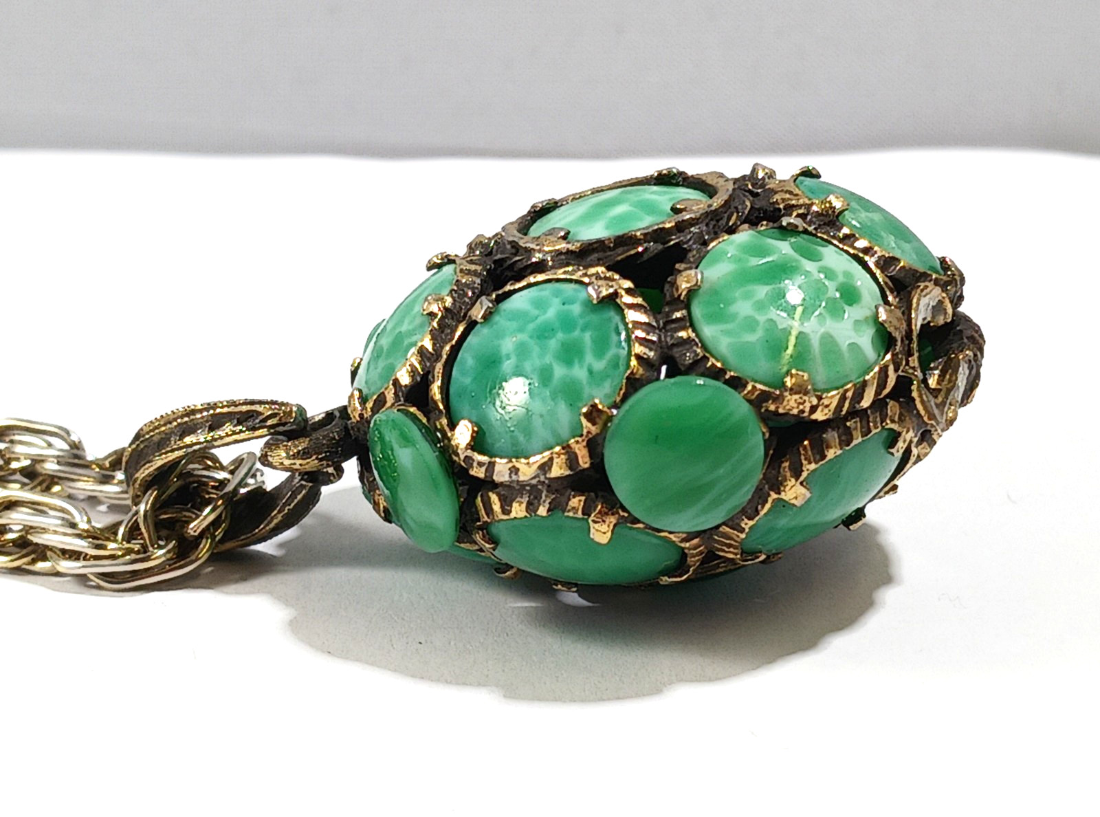 Trifari Renaissance Pendant Chain Necklace ~ Green Mottled Peking Glass Missing