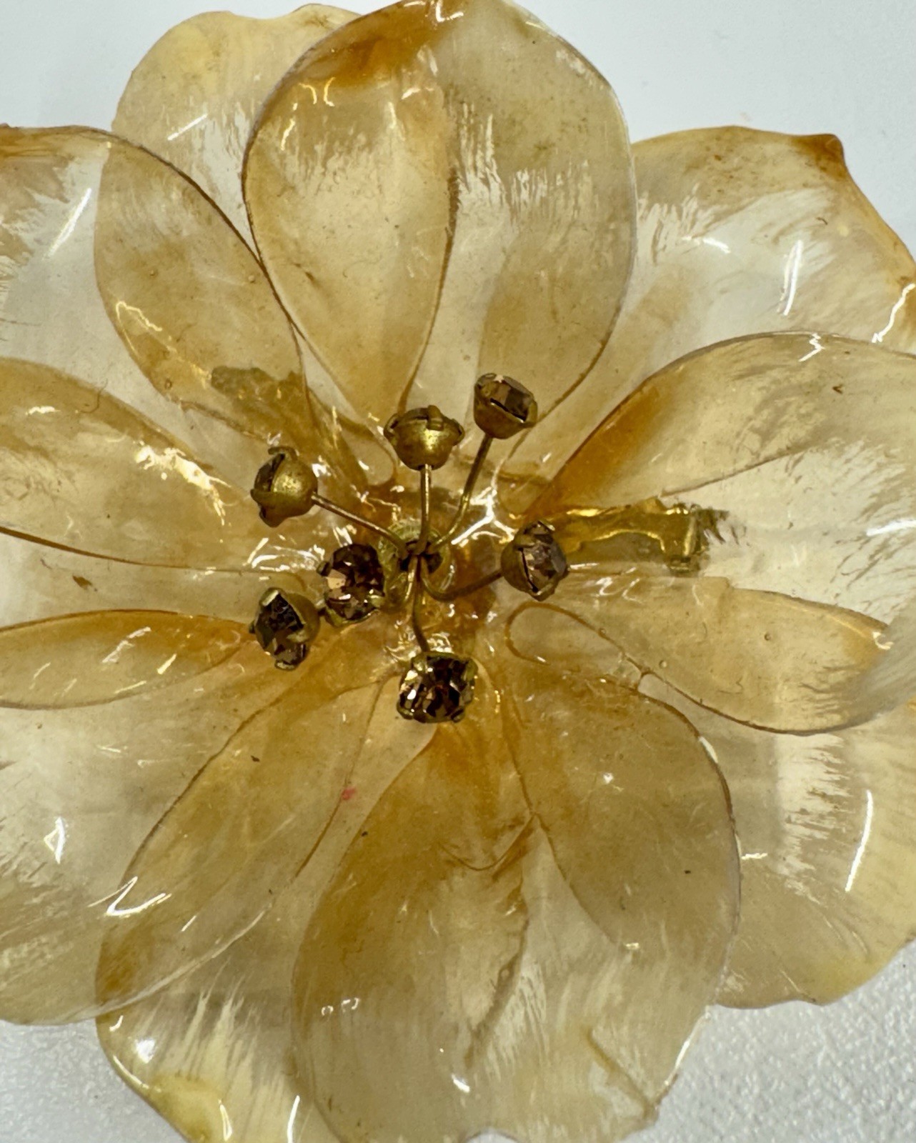 CELLULOSE ACETATE FLOWER BROOCH BEIGE VINTAGE